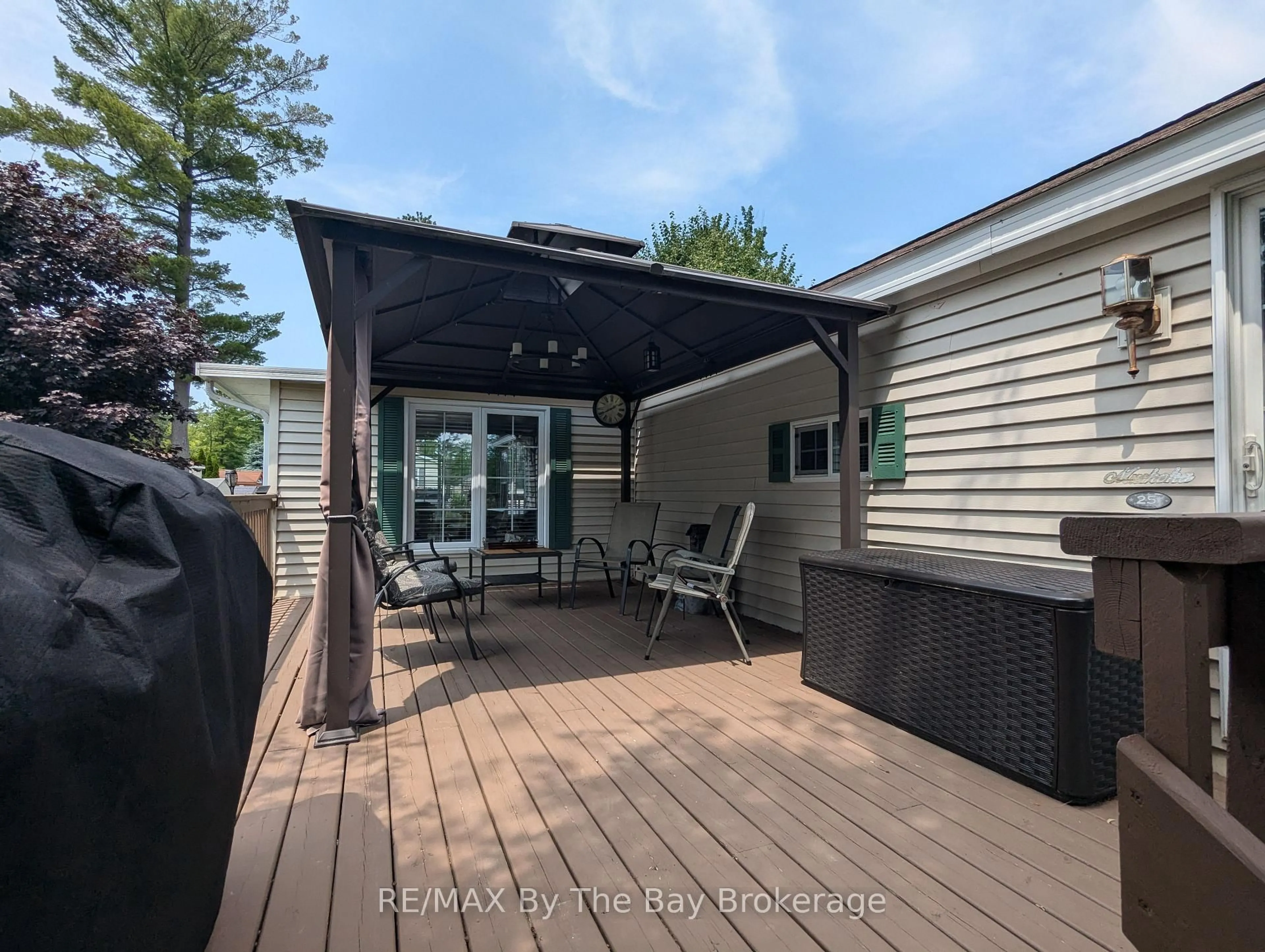 Home with vinyl exterior material, water/lake/river/ocean view for 3 WHITE PINES Tr, Wasaga Beach Ontario L9Z 1X7