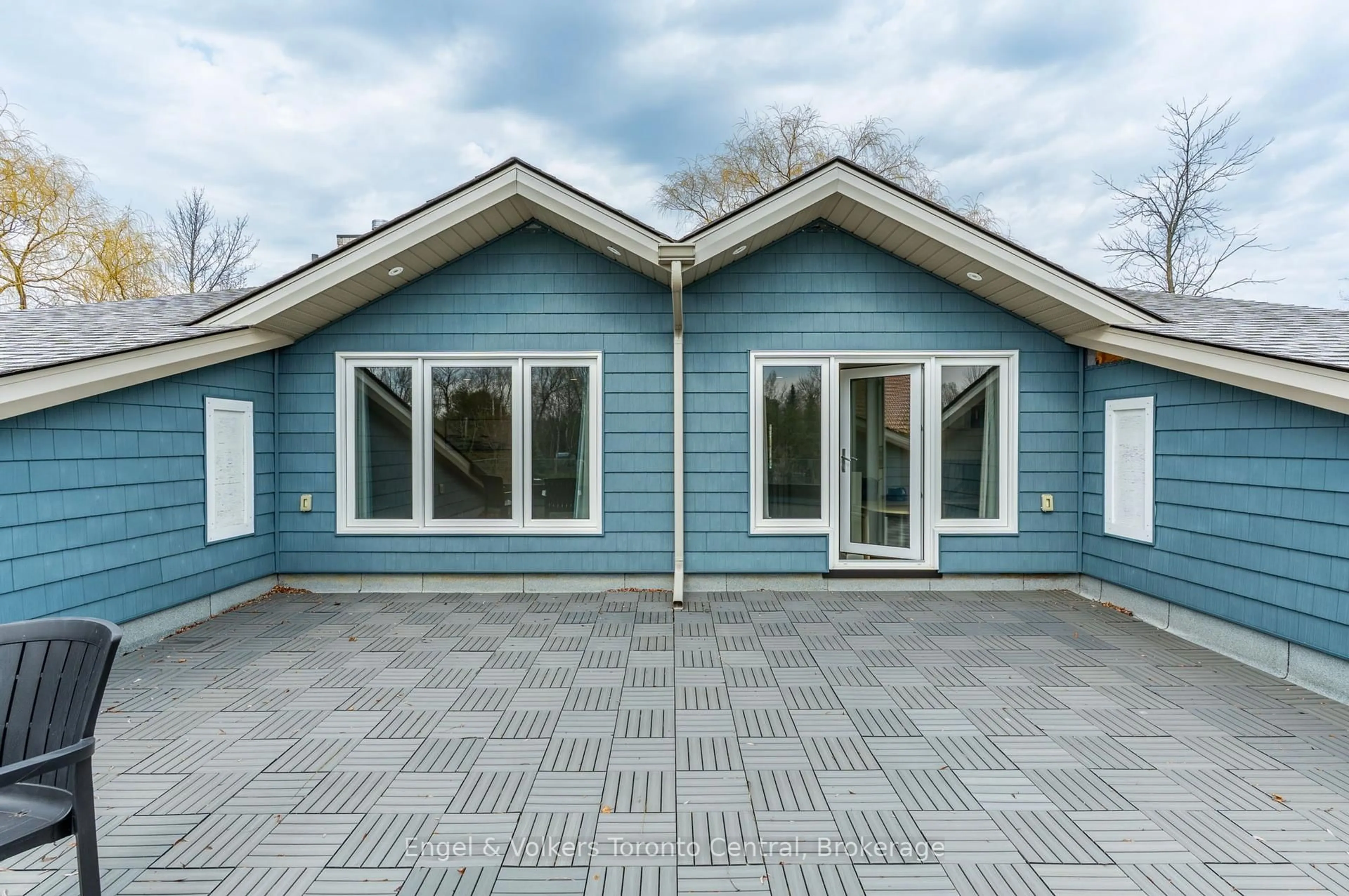 Home with vinyl exterior material, building for 47 Glen Rd, Collingwood Ontario L9Y 0X2