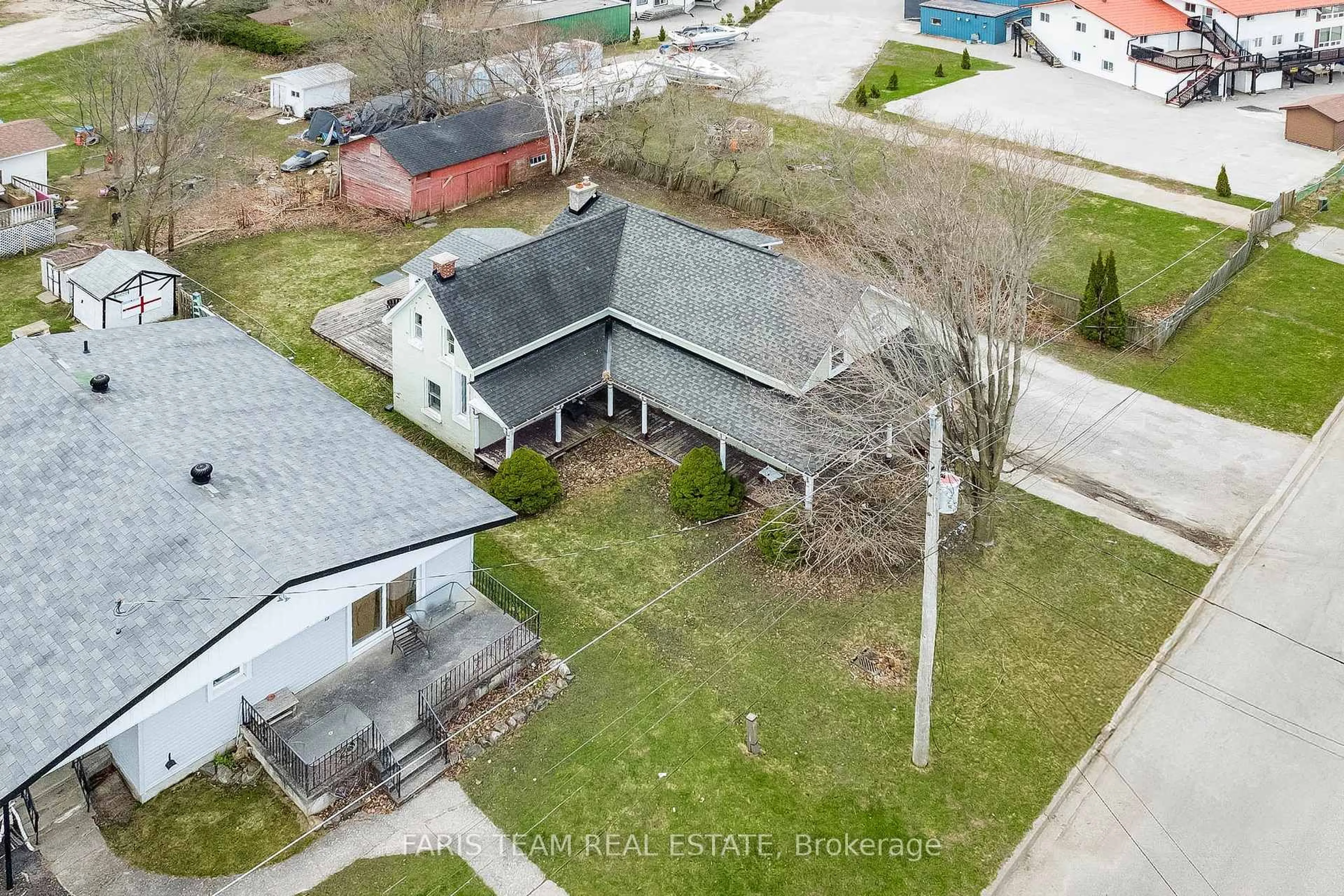 A pic from outside/outdoor area/front of a property/back of a property/a pic from drone, street for 10 Wolfe St, Penetanguishene Ontario L9M 1B9