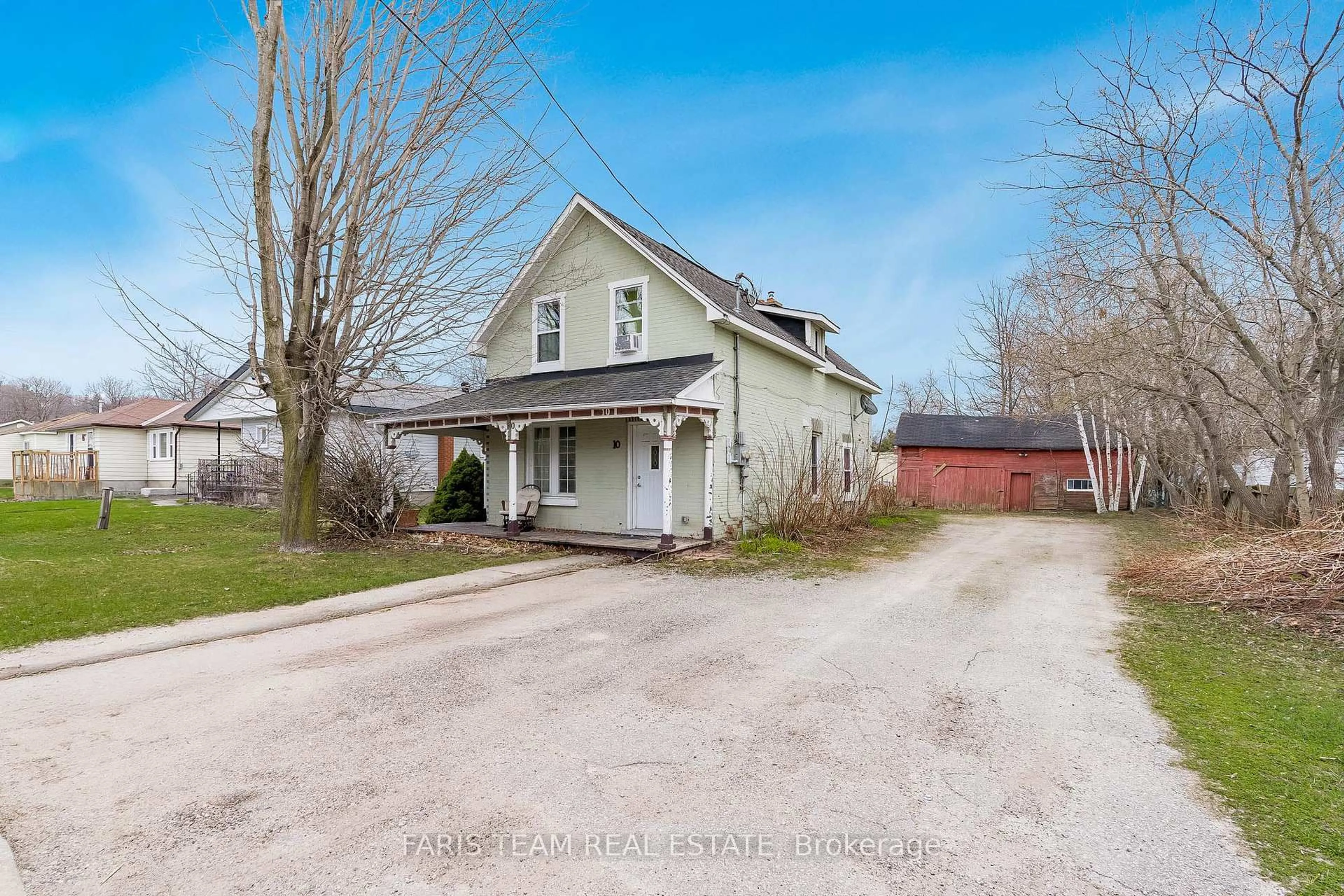 A pic from outside/outdoor area/front of a property/back of a property/a pic from drone, street for 10 Wolfe St, Penetanguishene Ontario L9M 1B9