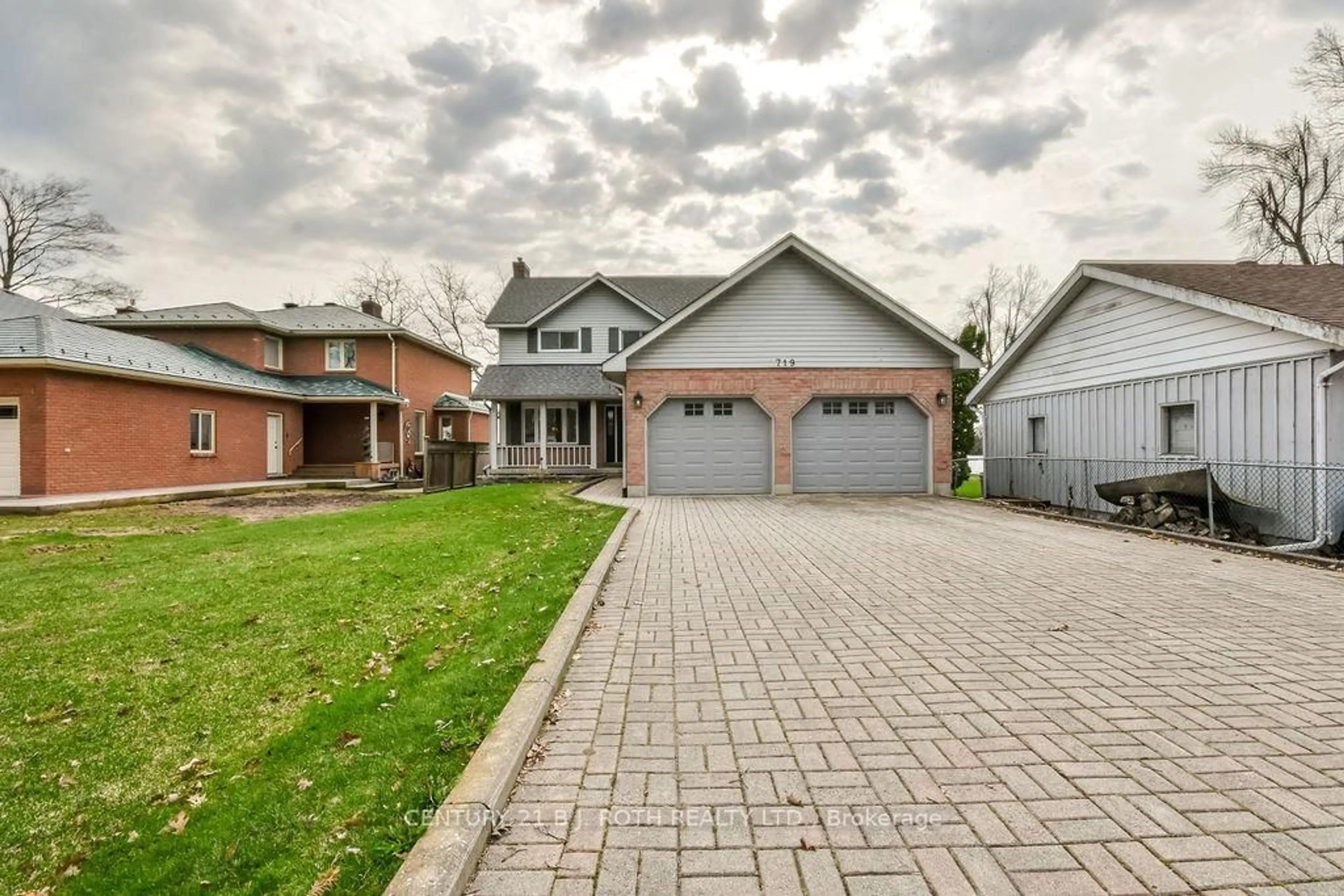 Home with brick exterior material, street for 719 Broadview Ave, Orillia Ontario L3V 6P1