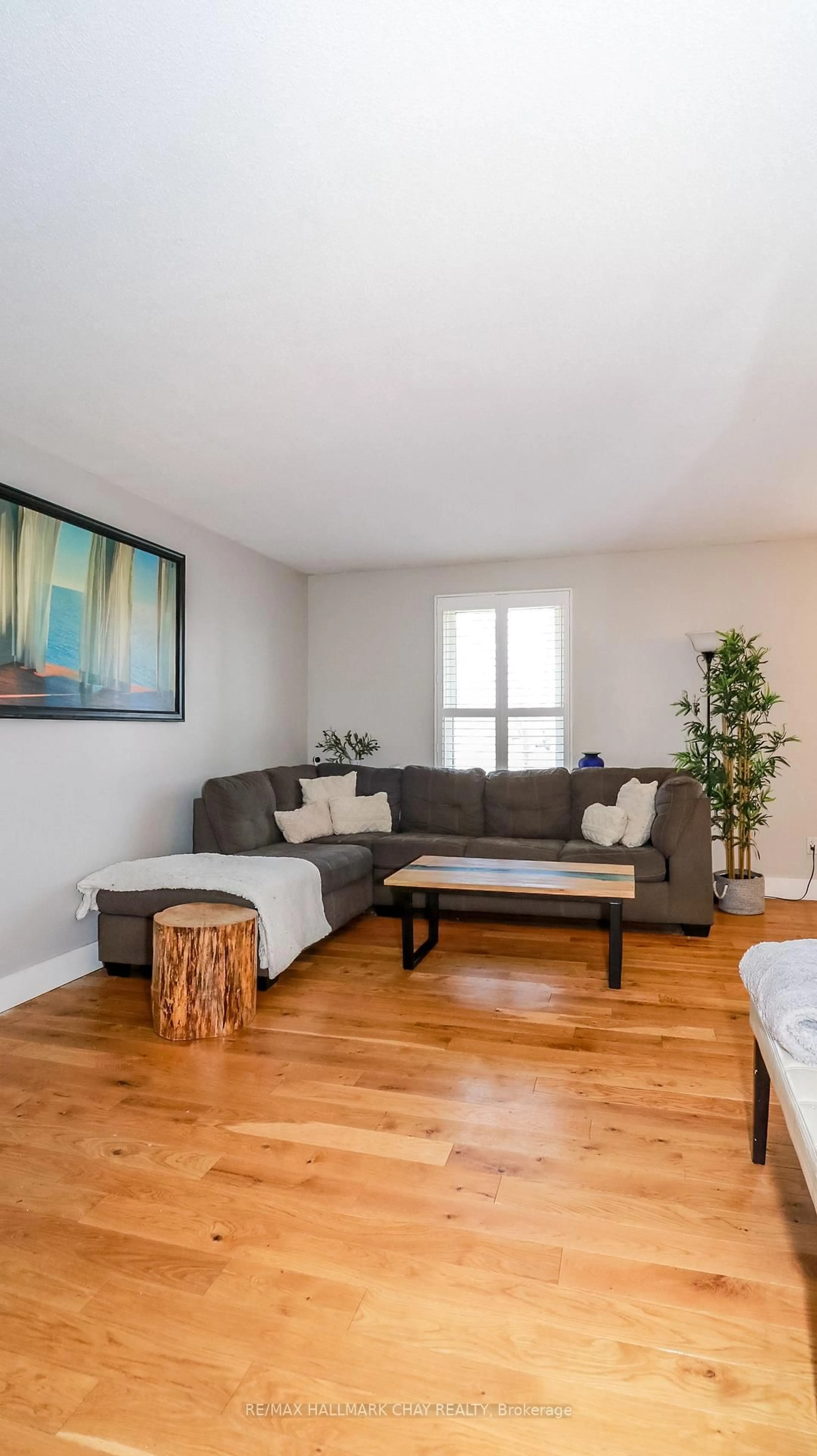 Living room with furniture, wood/laminate floor for 51 Christie Cres, Barrie Ontario L4N 4V2