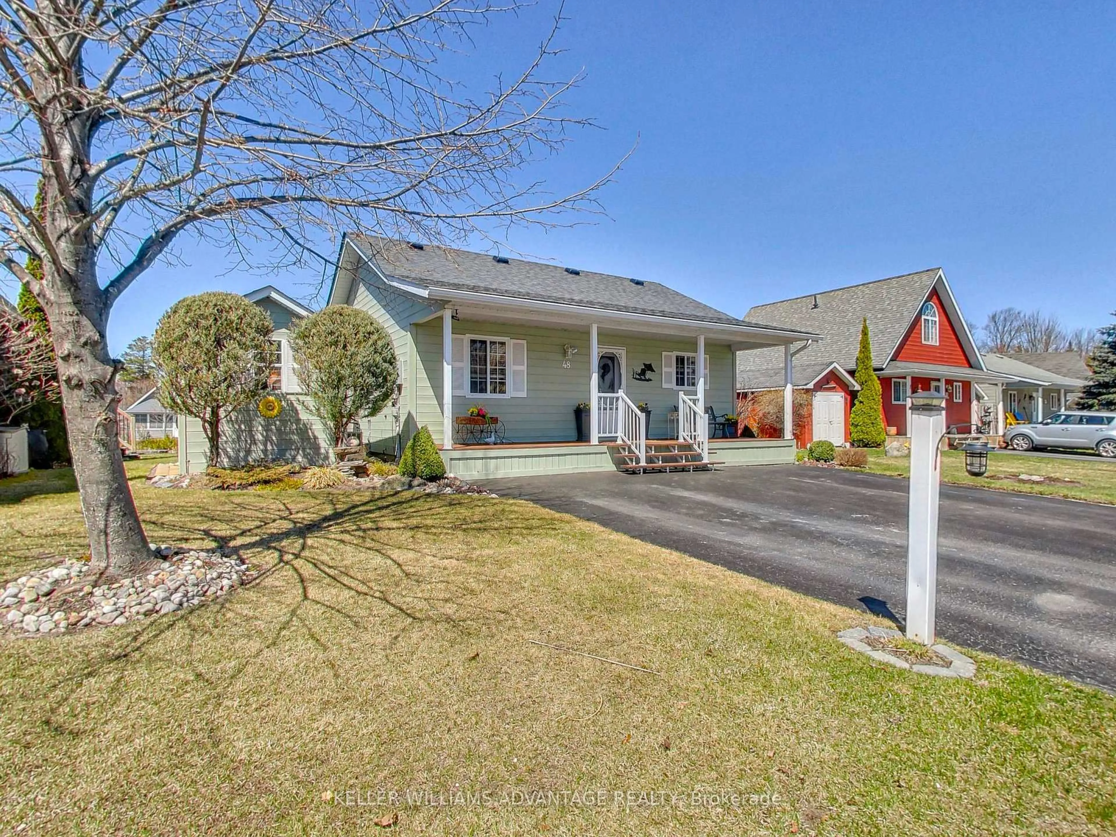 A pic from outside/outdoor area/front of a property/back of a property/a pic from drone, street for 48 Madawaska Tr, Wasaga Beach Ontario L9Z 1X7