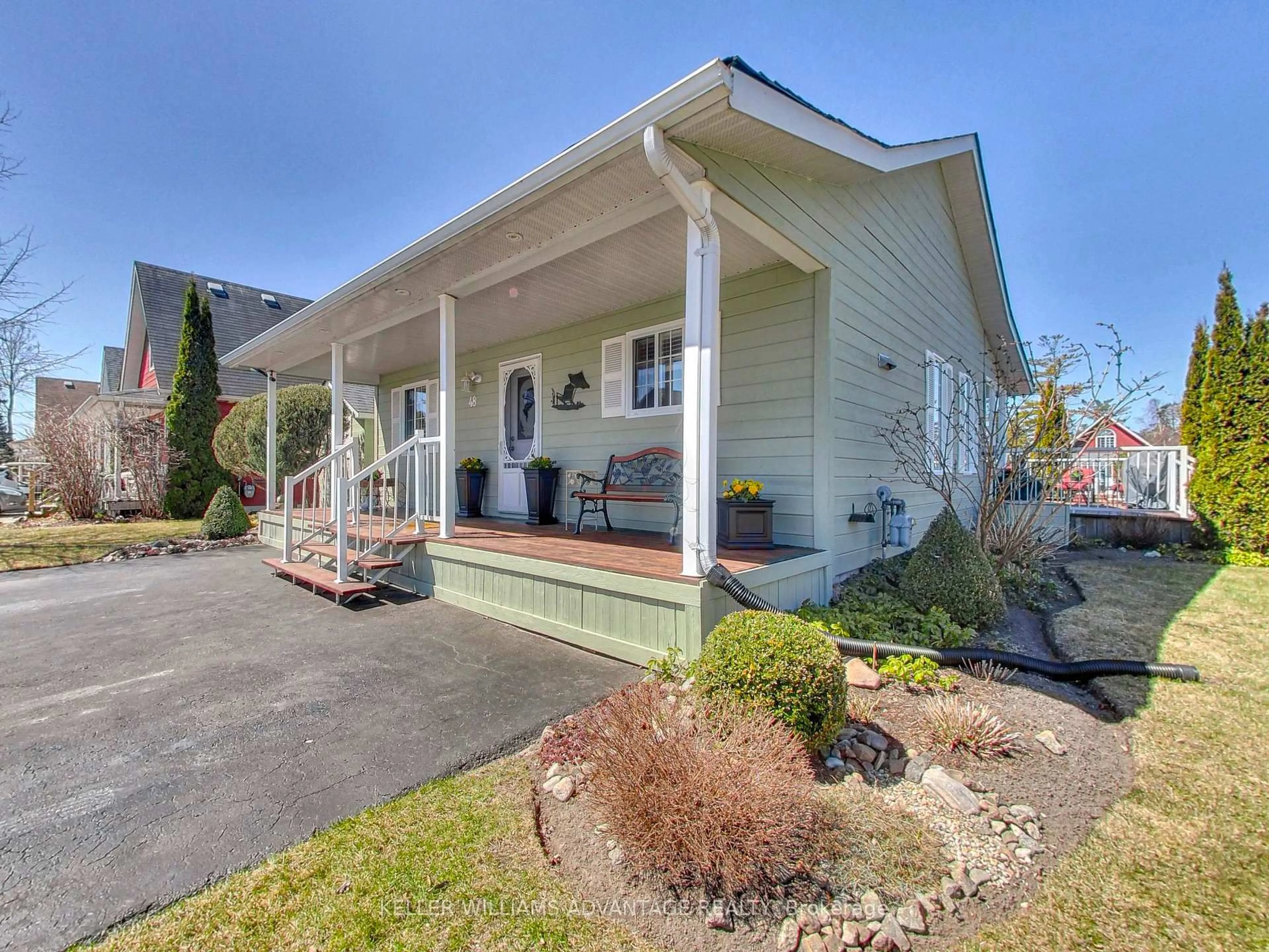 Home with vinyl exterior material, street for 48 Madawaska Tr, Wasaga Beach Ontario L9Z 1X7
