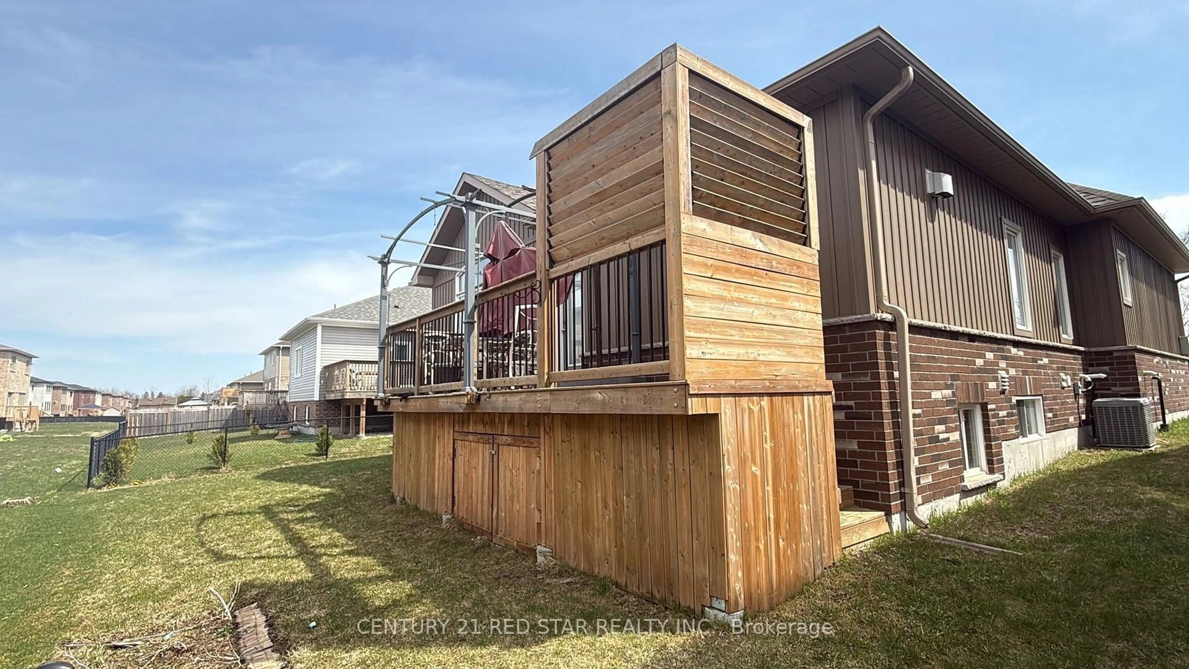 Patio, building for 239 Centre St, Clearview Ontario L0M 1S0