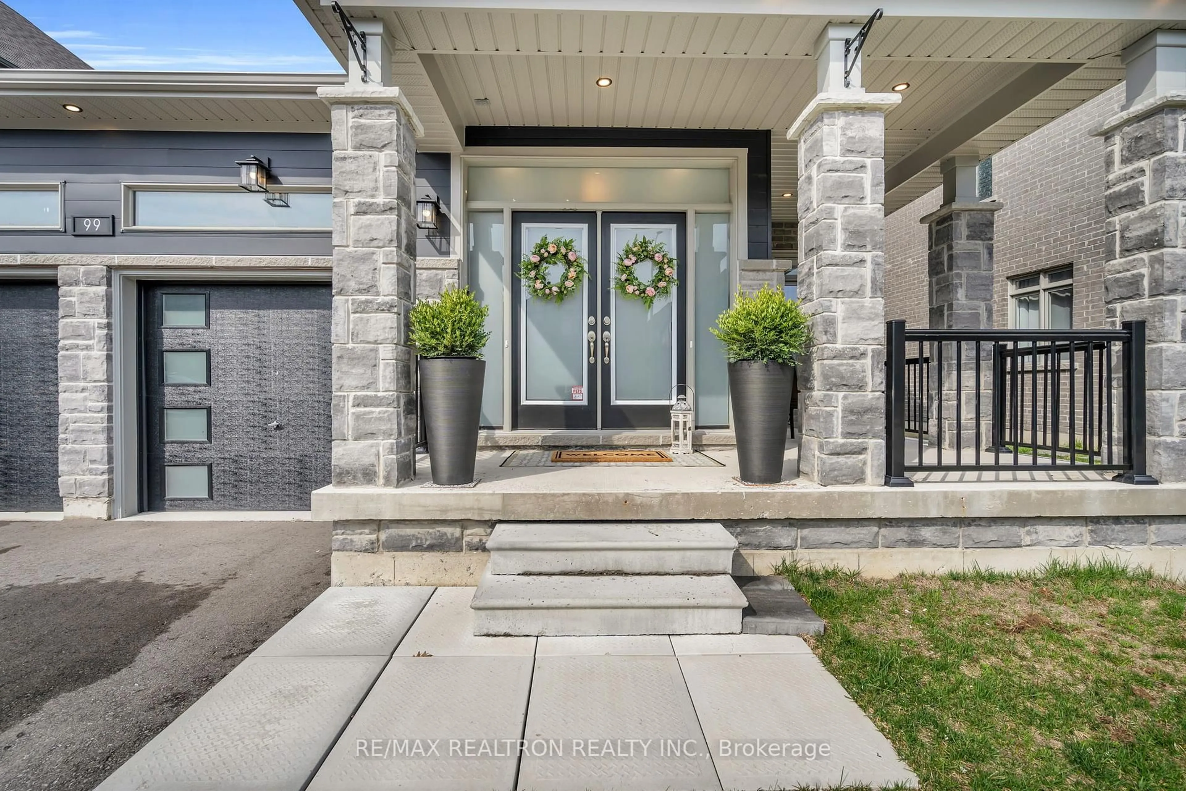 Indoor entryway for 99 Franklin Tr, Barrie Ontario L9J 0J1