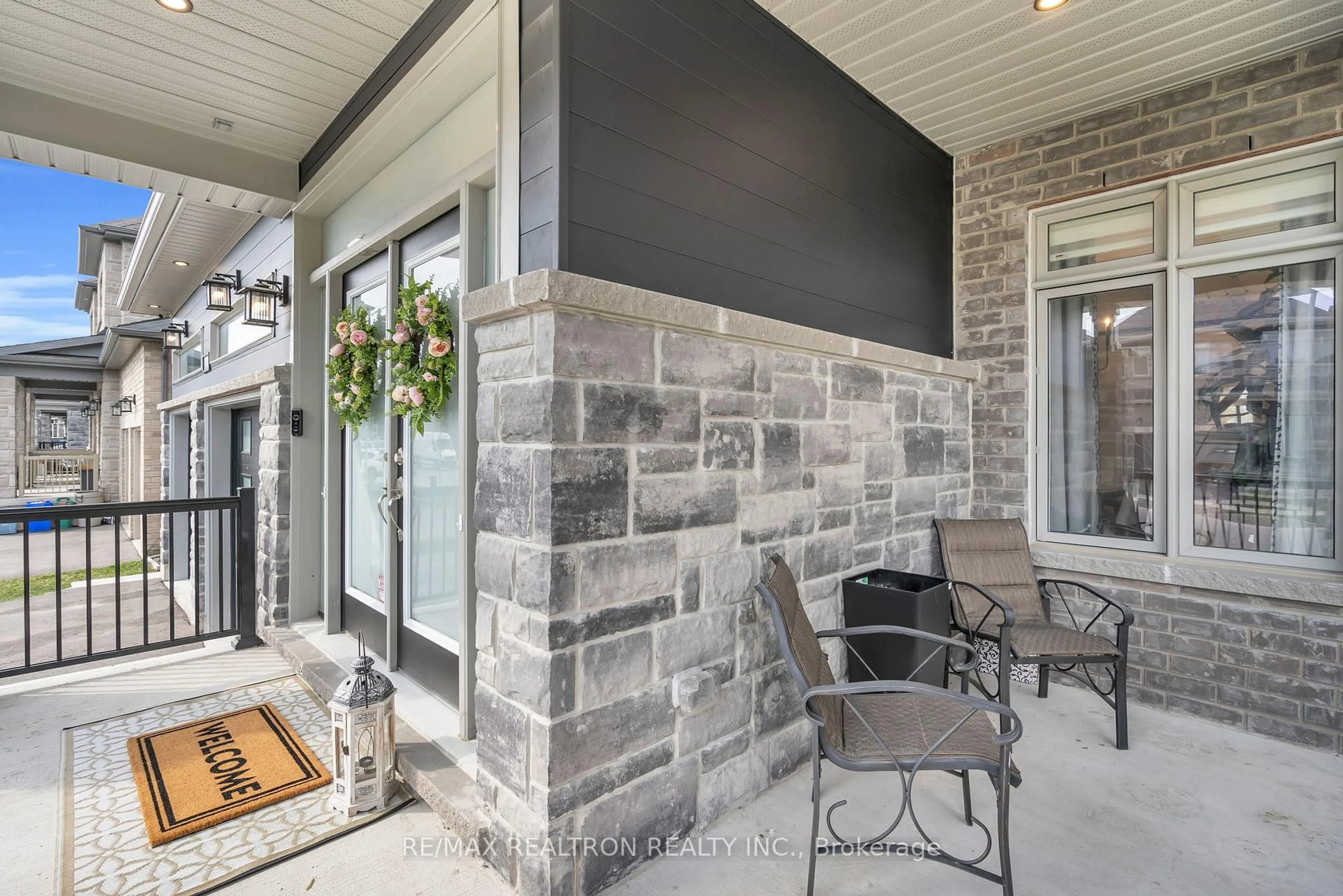 Patio, street for 99 Franklin Tr, Barrie Ontario L9J 0J1