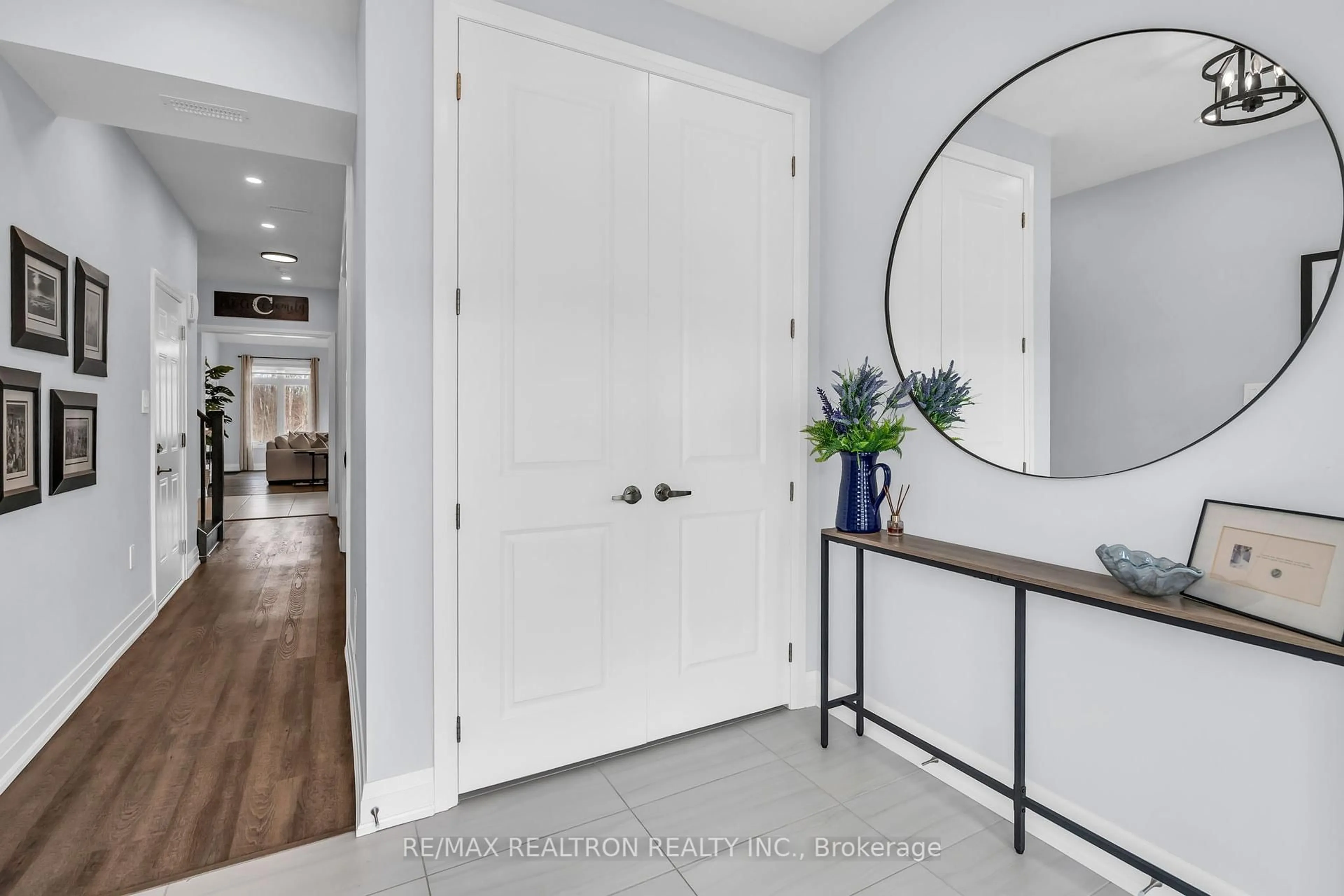 Indoor entryway for 99 Franklin Tr, Barrie Ontario L9J 0J1
