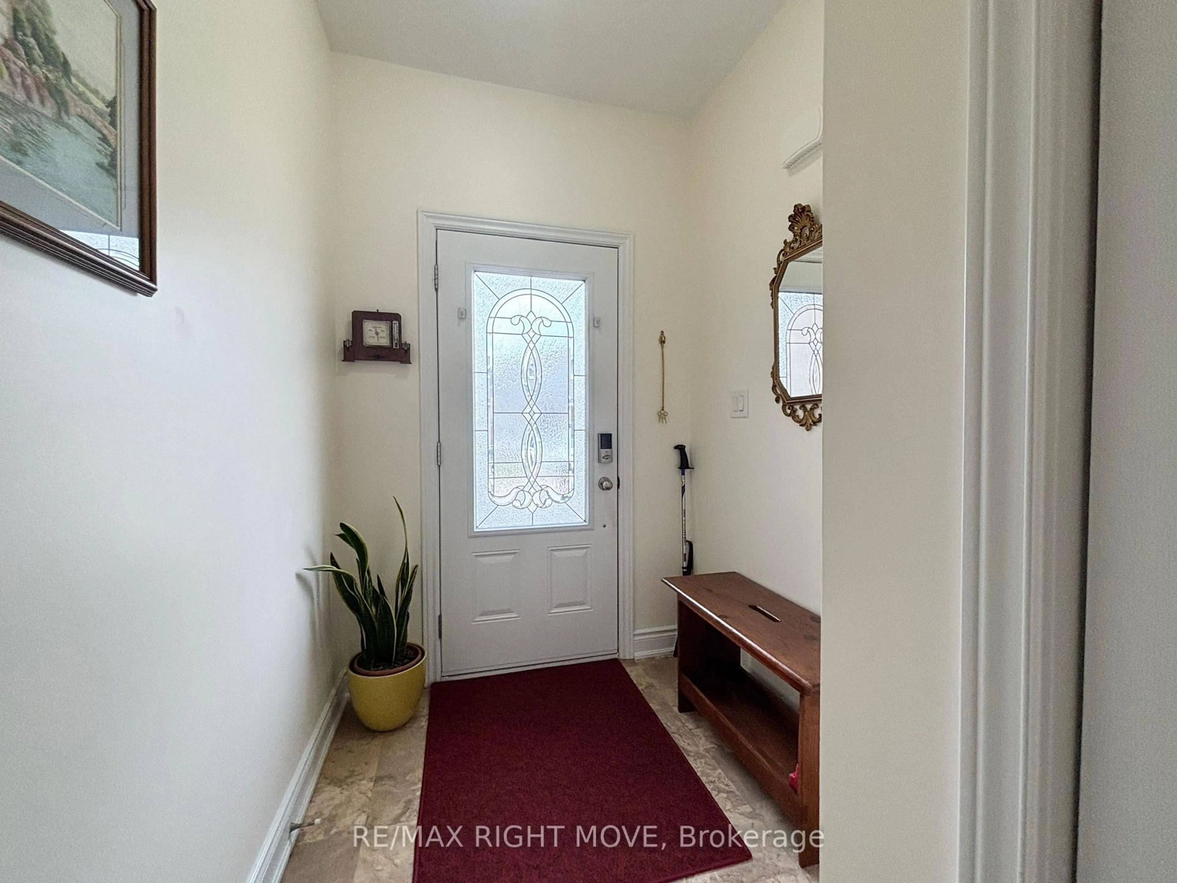 Indoor entryway for 202 Lucy Lane, Orillia Ontario L3V 0G3