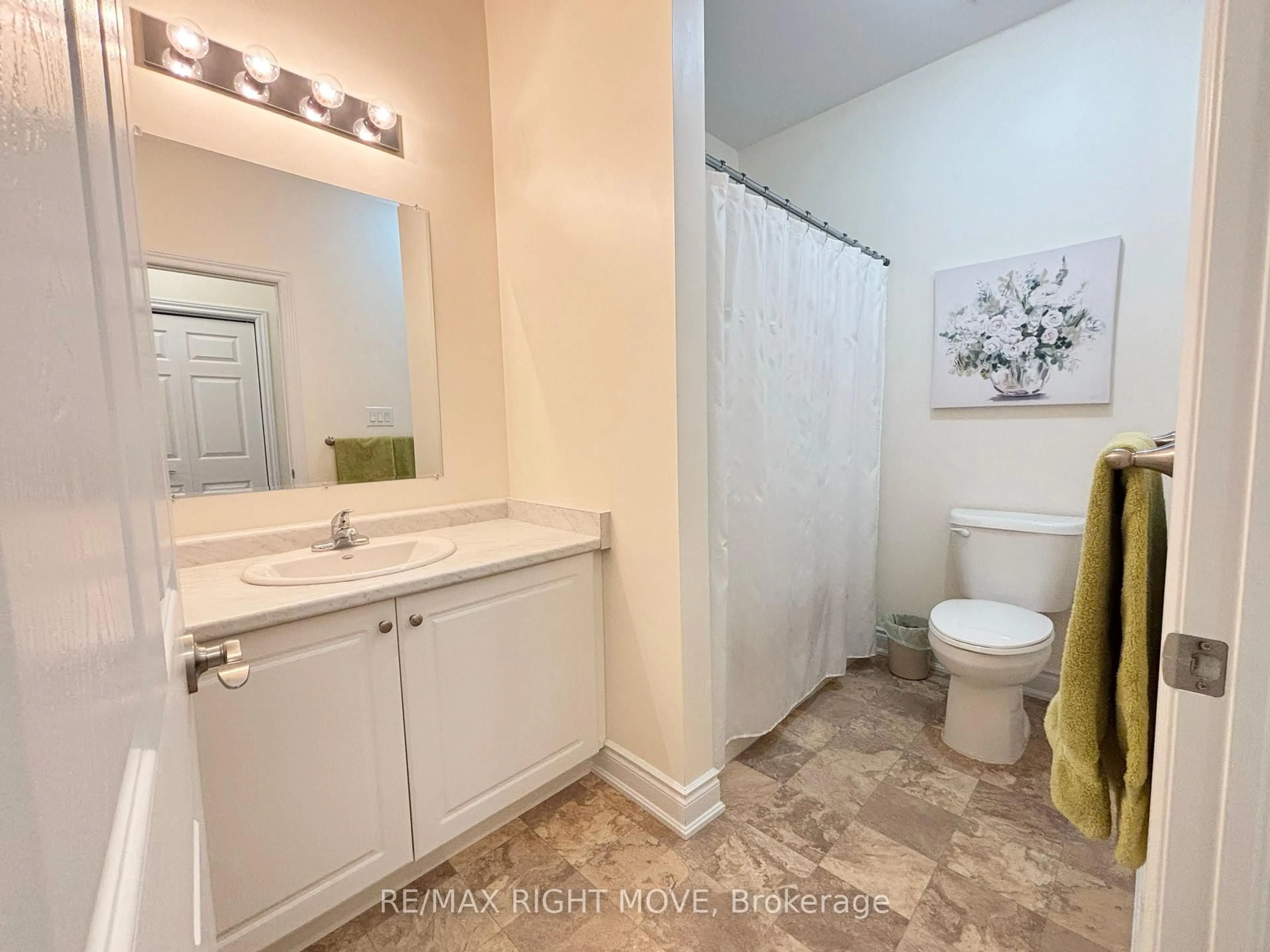 Standard bathroom, ceramic/tile floor for 202 Lucy Lane, Orillia Ontario L3V 0G3