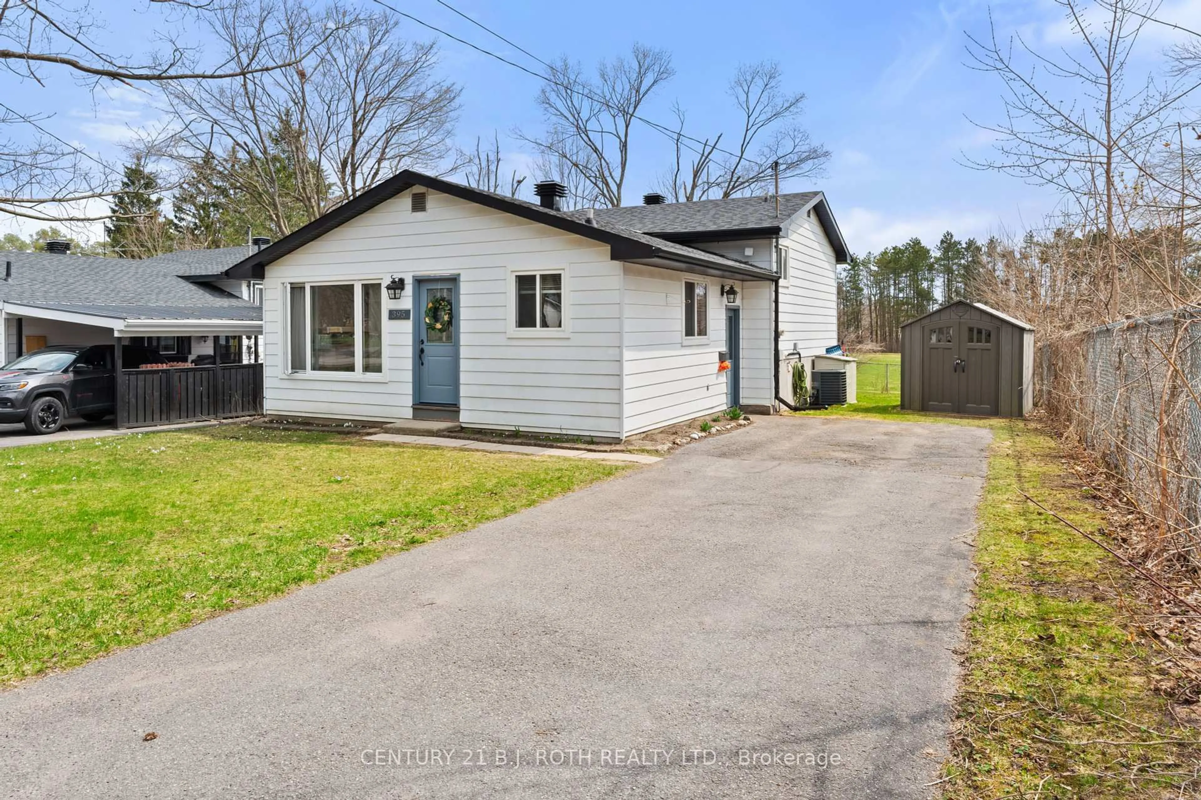 A pic from outside/outdoor area/front of a property/back of a property/a pic from drone, street for 395 Homewood Ave, Orillia Ontario L3V 3K9