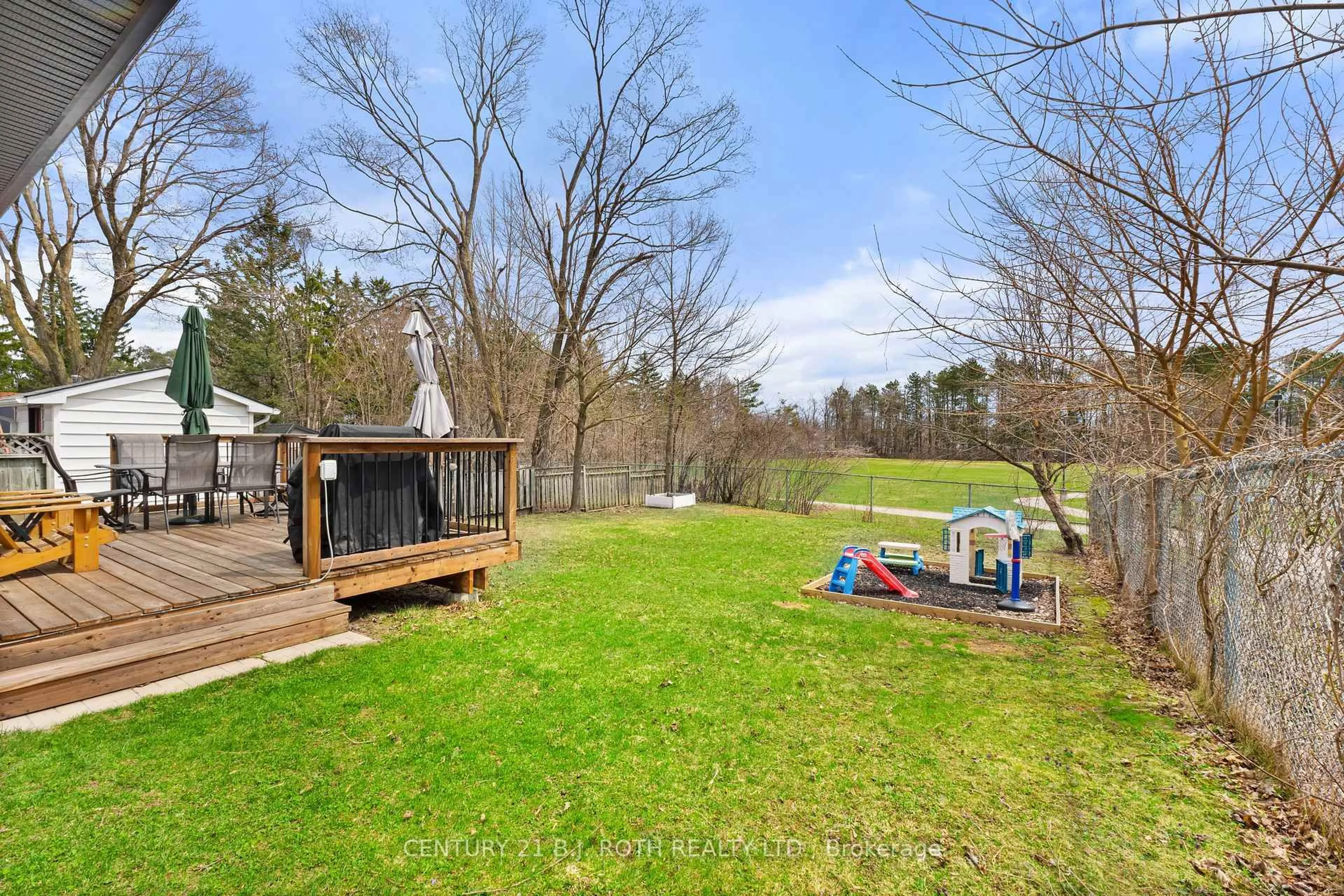 Patio, water/lake/river/ocean view for 395 Homewood Ave, Orillia Ontario L3V 3K9