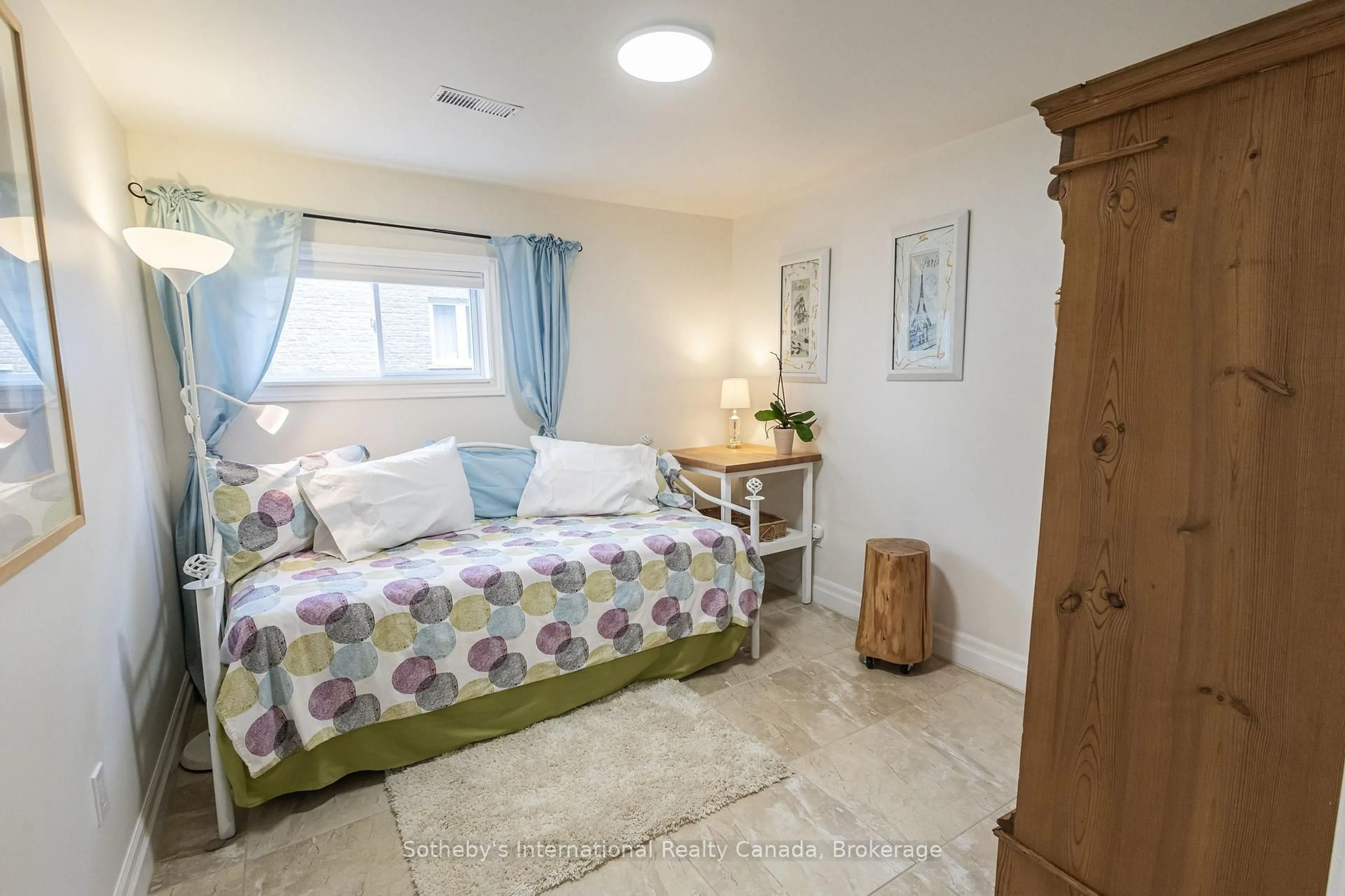 Bedroom with bed, unknown for 17 MAIR MILLS Dr, Collingwood Ontario L9Y 0A7