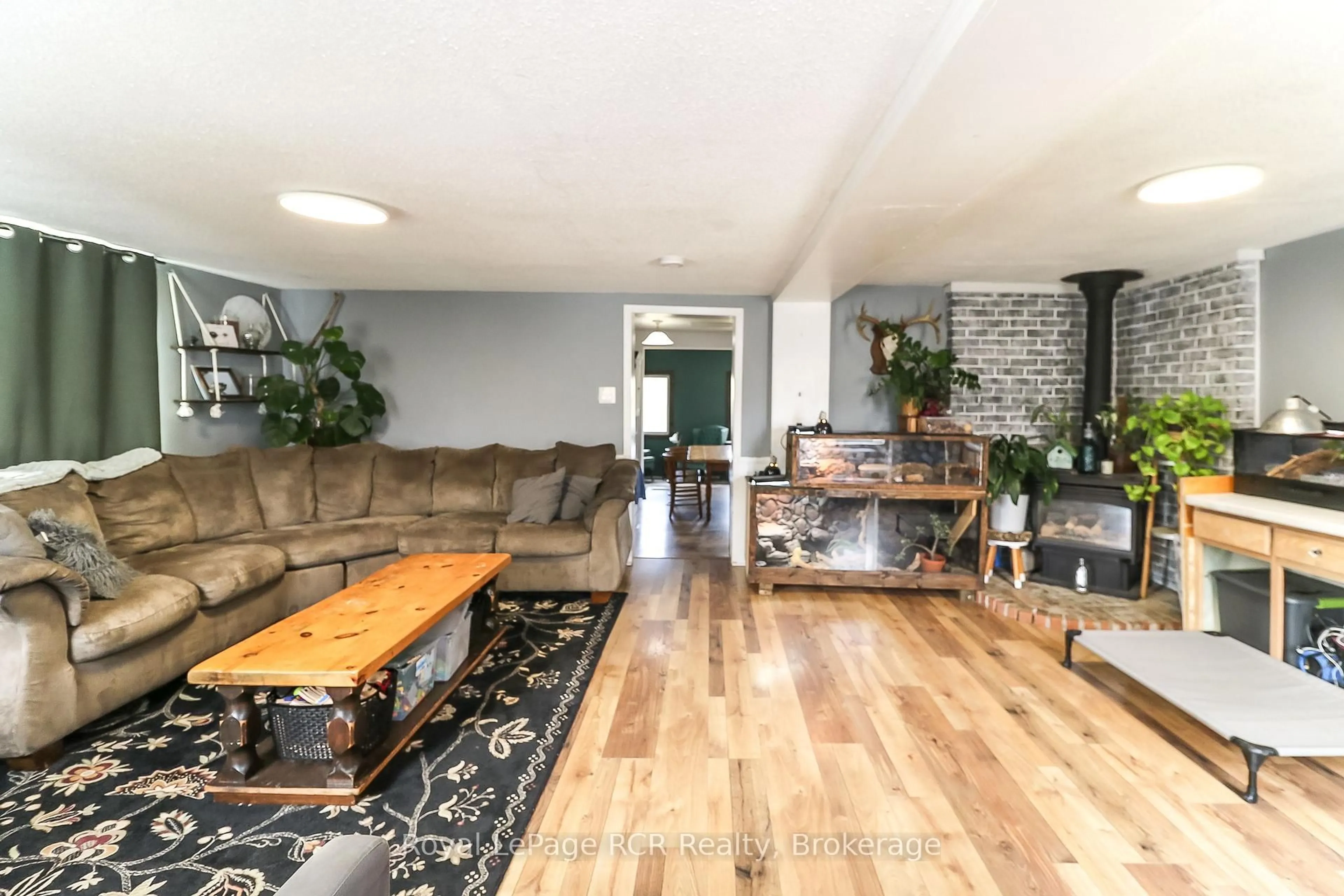 Living room with furniture, wood/laminate floor for 200 Sutherland St, Clearview Ontario L0M 1S0