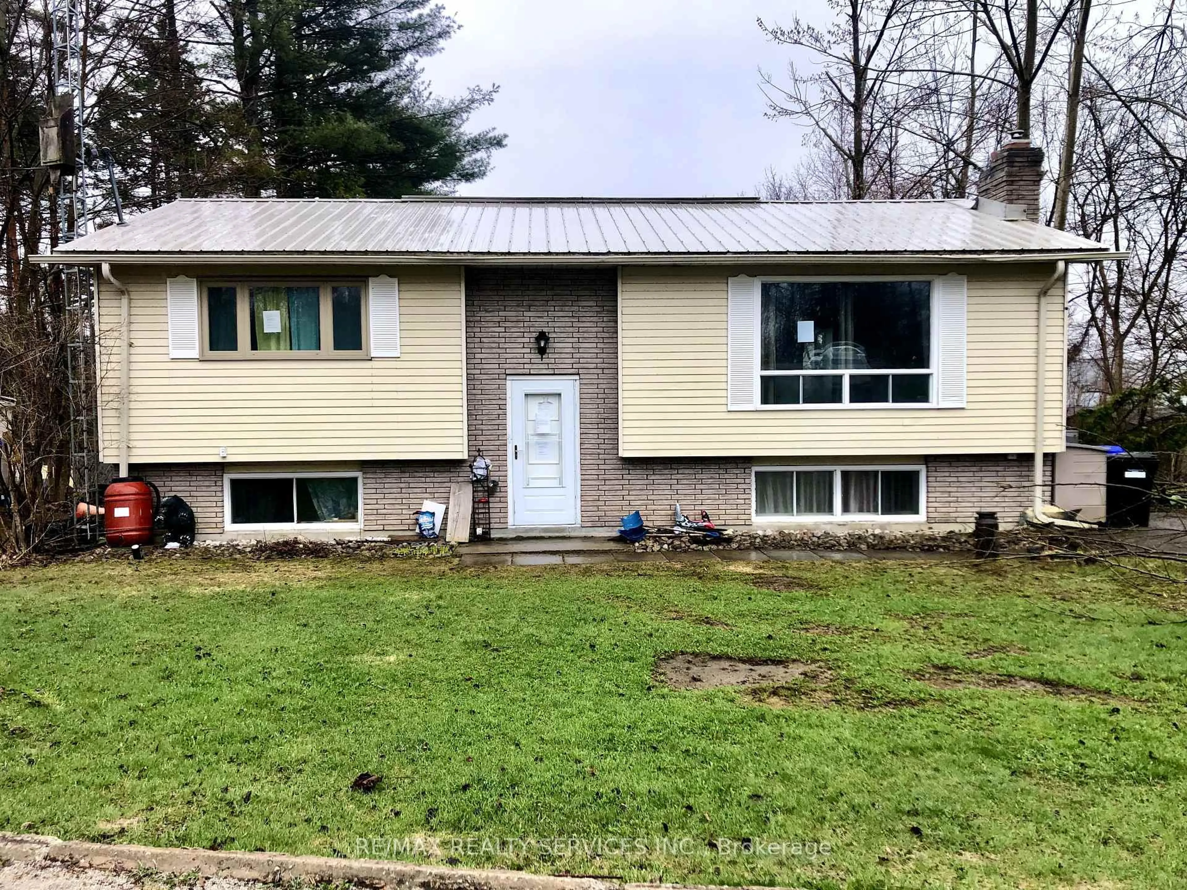 Home with vinyl exterior material, street for 8570 Hwy 12 N/A, Oro-Medonte Ontario L3V 6H2
