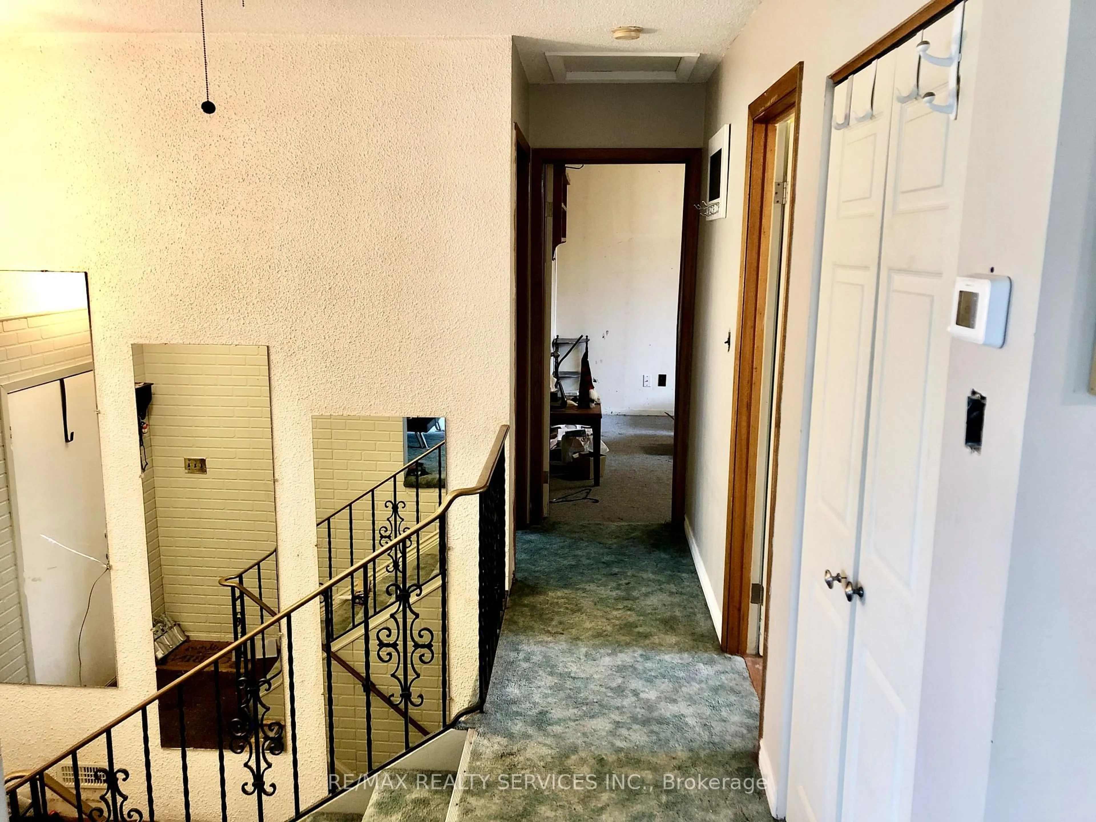 Indoor foyer for 8570 Hwy 12 N/A, Oro-Medonte Ontario L3V 6H2