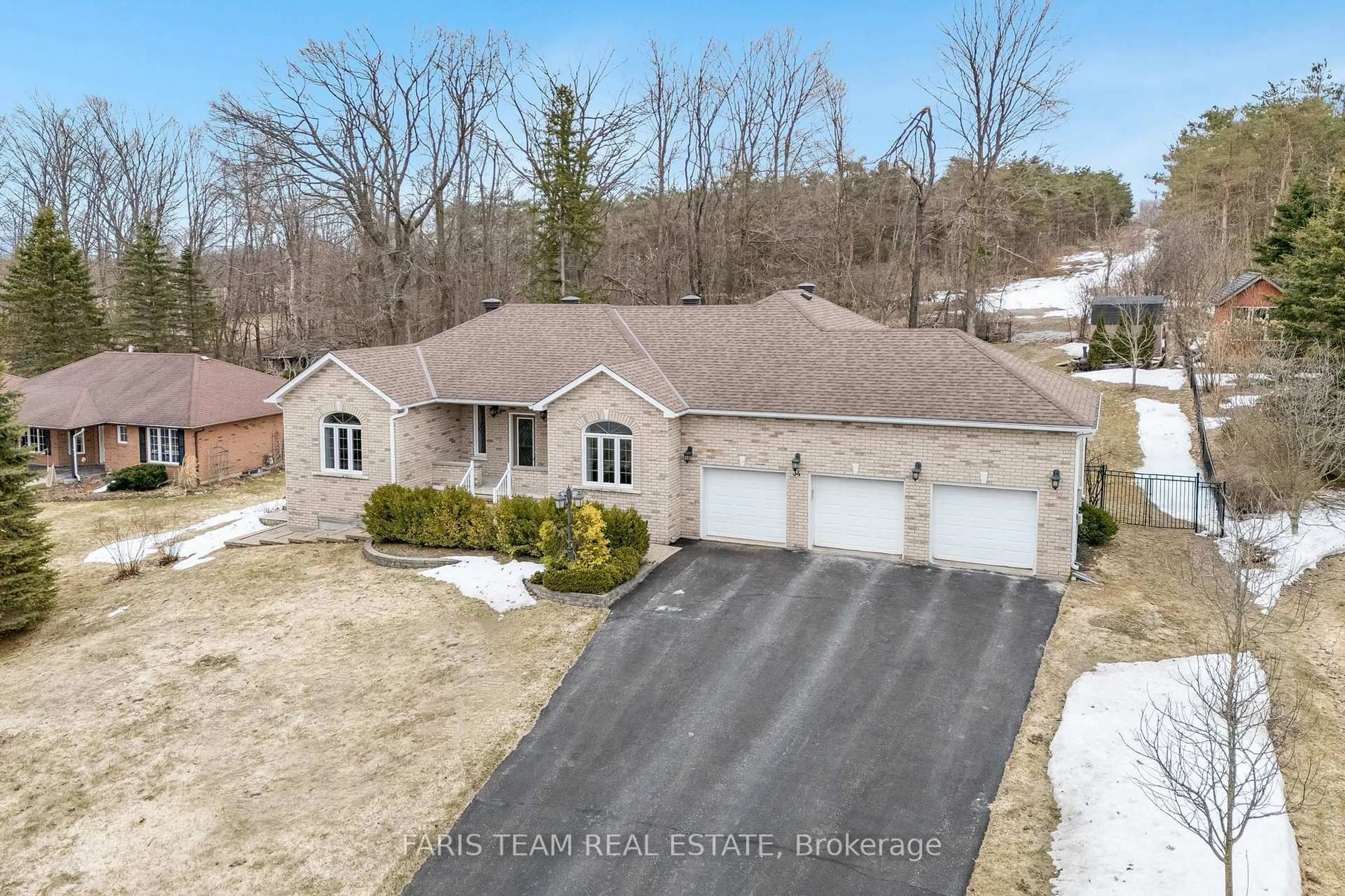 A pic from outside/outdoor area/front of a property/back of a property/a pic from drone, street for 34 Paddy Dunn's Circ, Springwater Ontario L4M 6L9