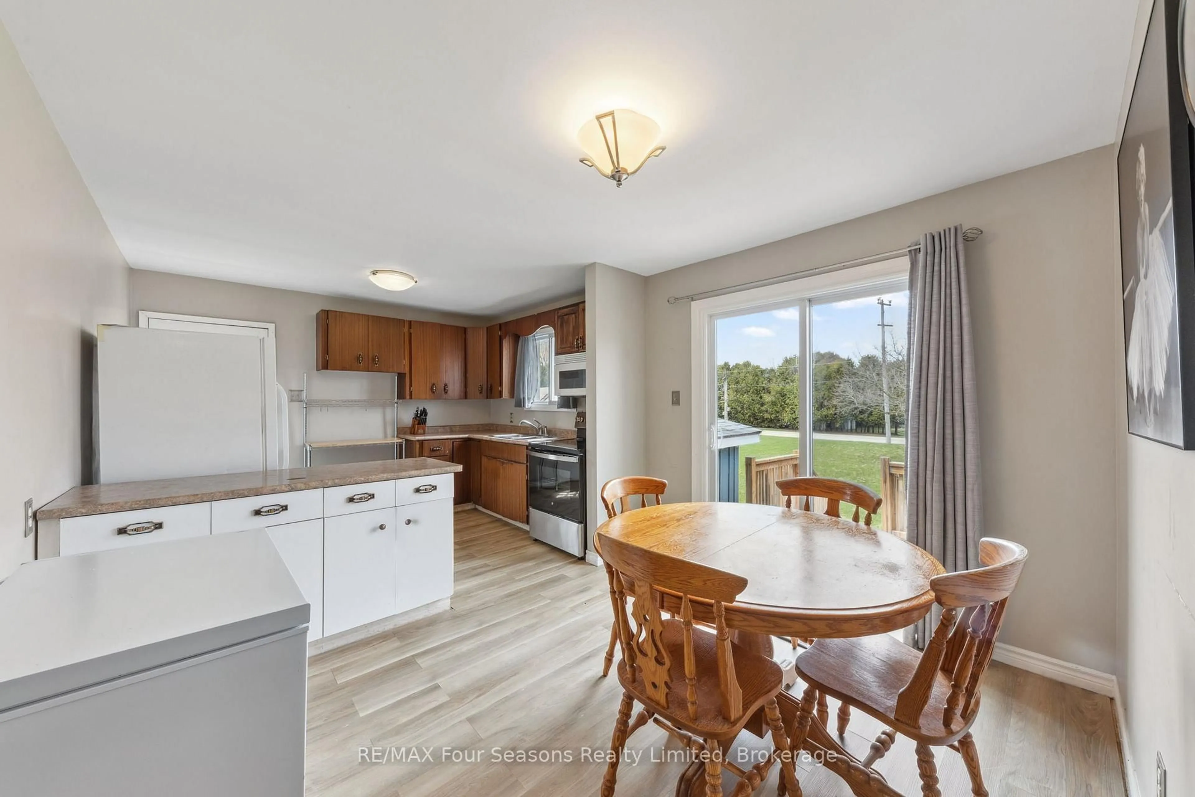 Open concept kitchen, unknown for 7146 Highway 26 N/A, Clearview Ontario L0M 1S0