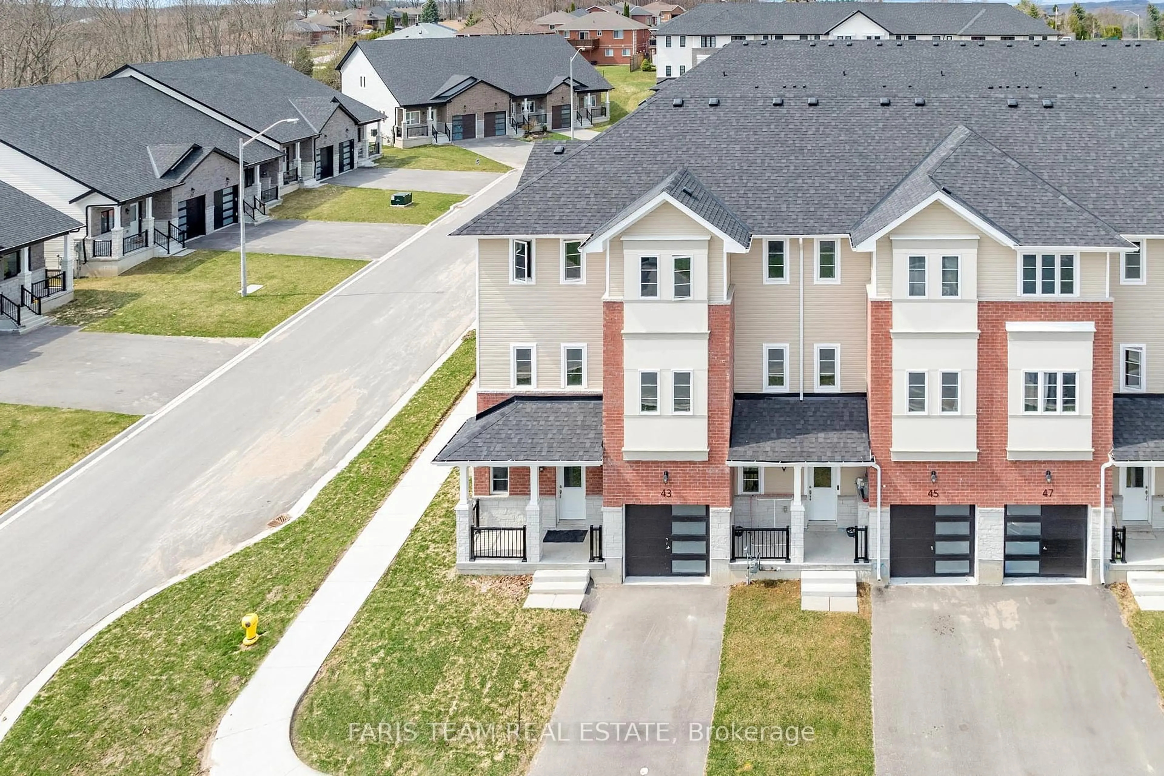 A pic from outside/outdoor area/front of a property/back of a property/a pic from drone, street for 43 Lahey Cres, Penetanguishene Ontario L9M 0W1