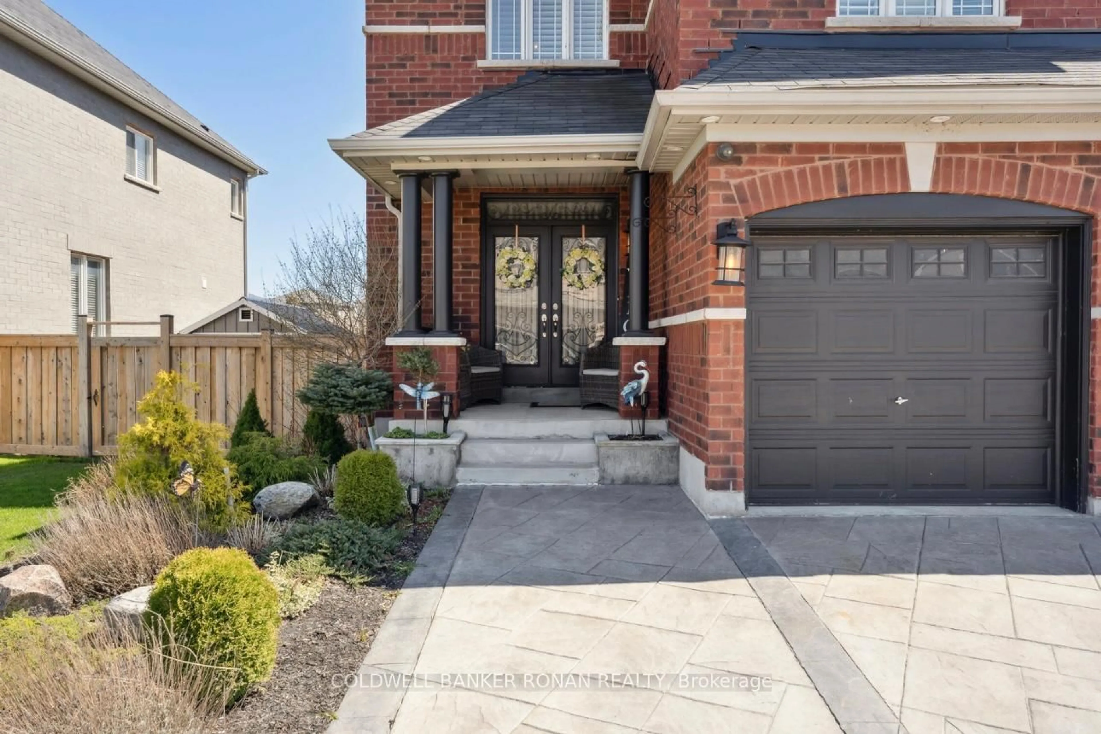 Home with brick exterior material, street for 7 Pearl St, Wasaga Beach Ontario L9Z 0G9