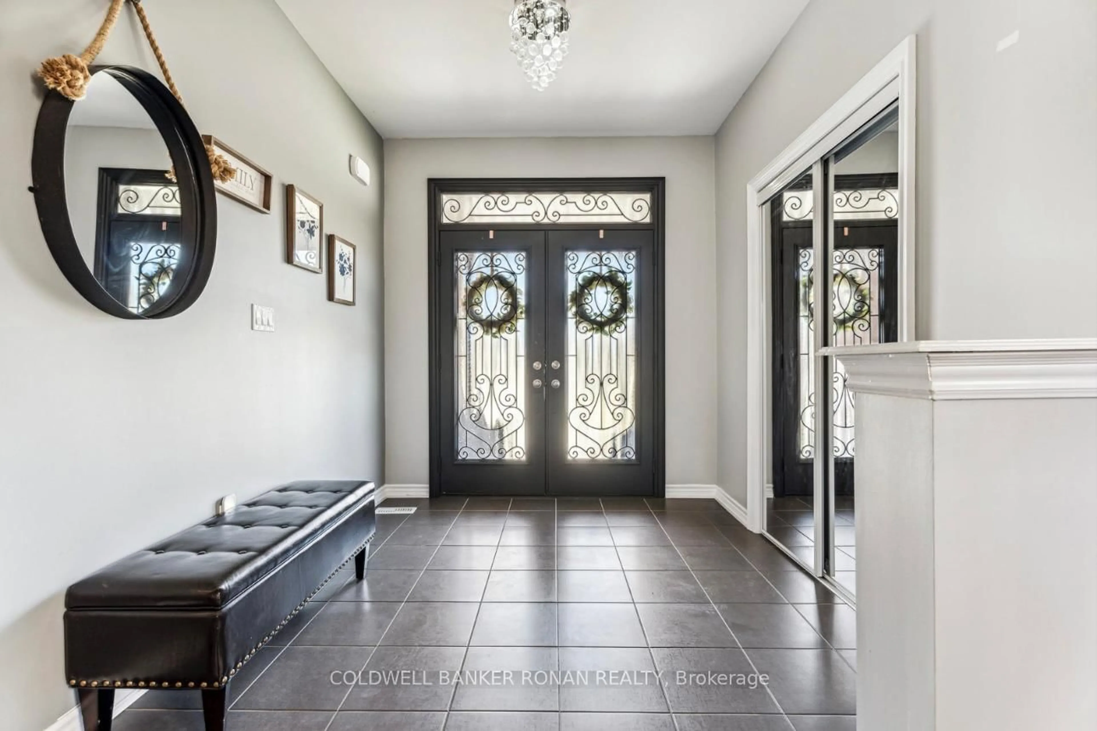 Indoor entryway for 7 Pearl St, Wasaga Beach Ontario L9Z 0G9