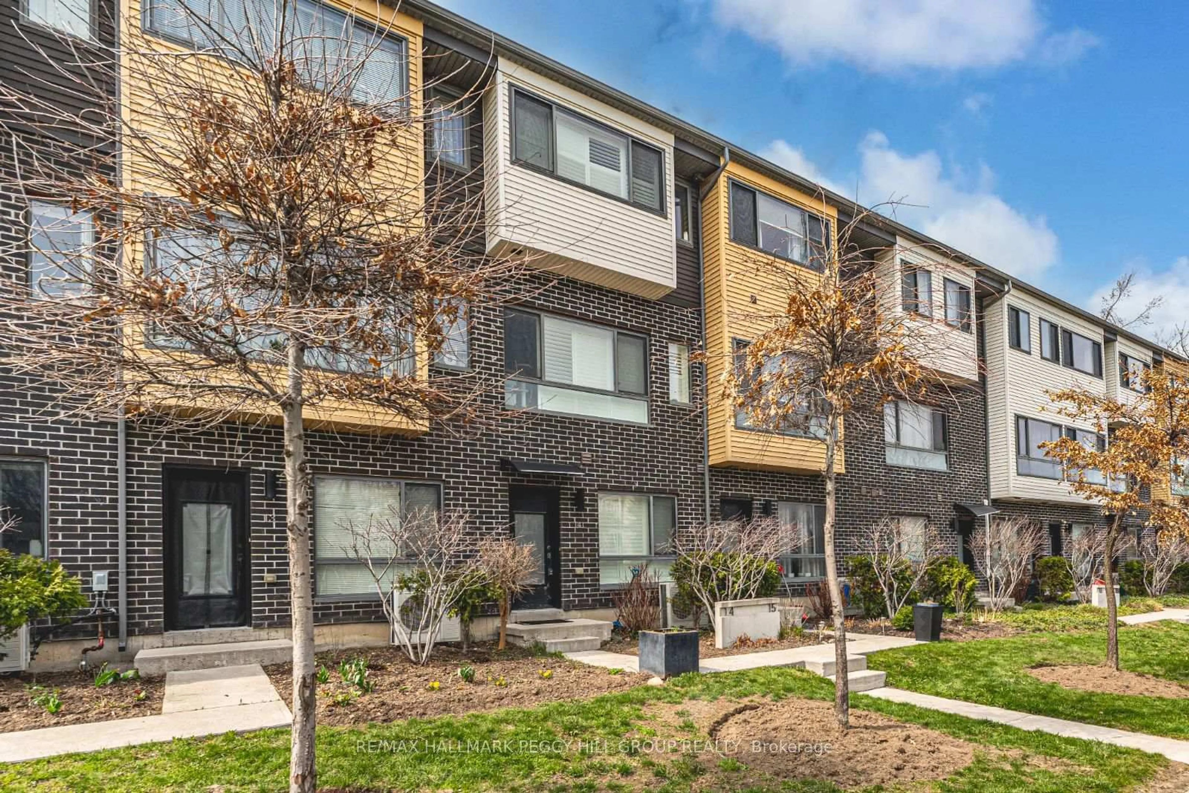 Patio, street for 369 Essa Rd #14, Barrie Ontario L4N 9C8
