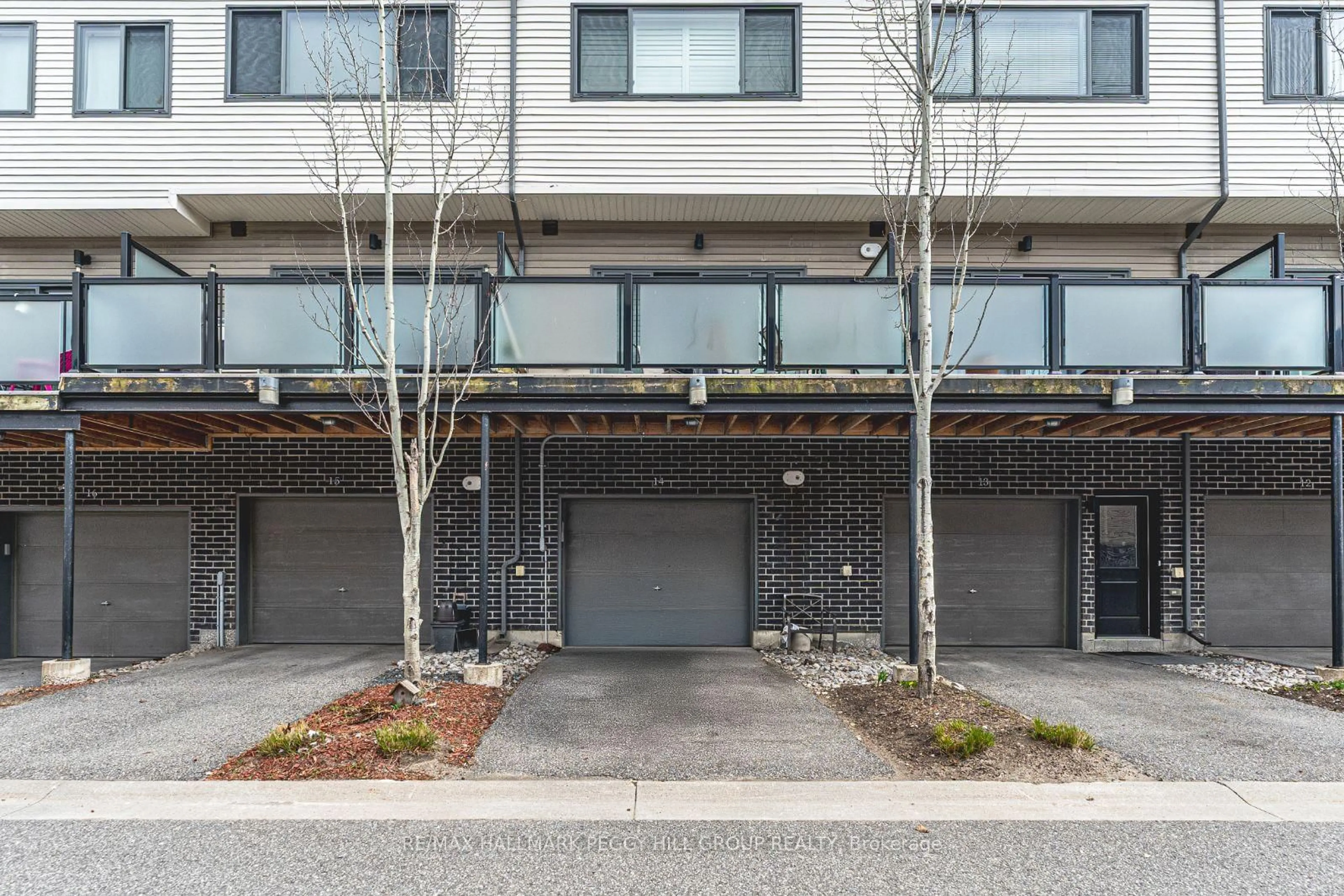 Patio, street for 369 Essa Rd #14, Barrie Ontario L4N 9C8