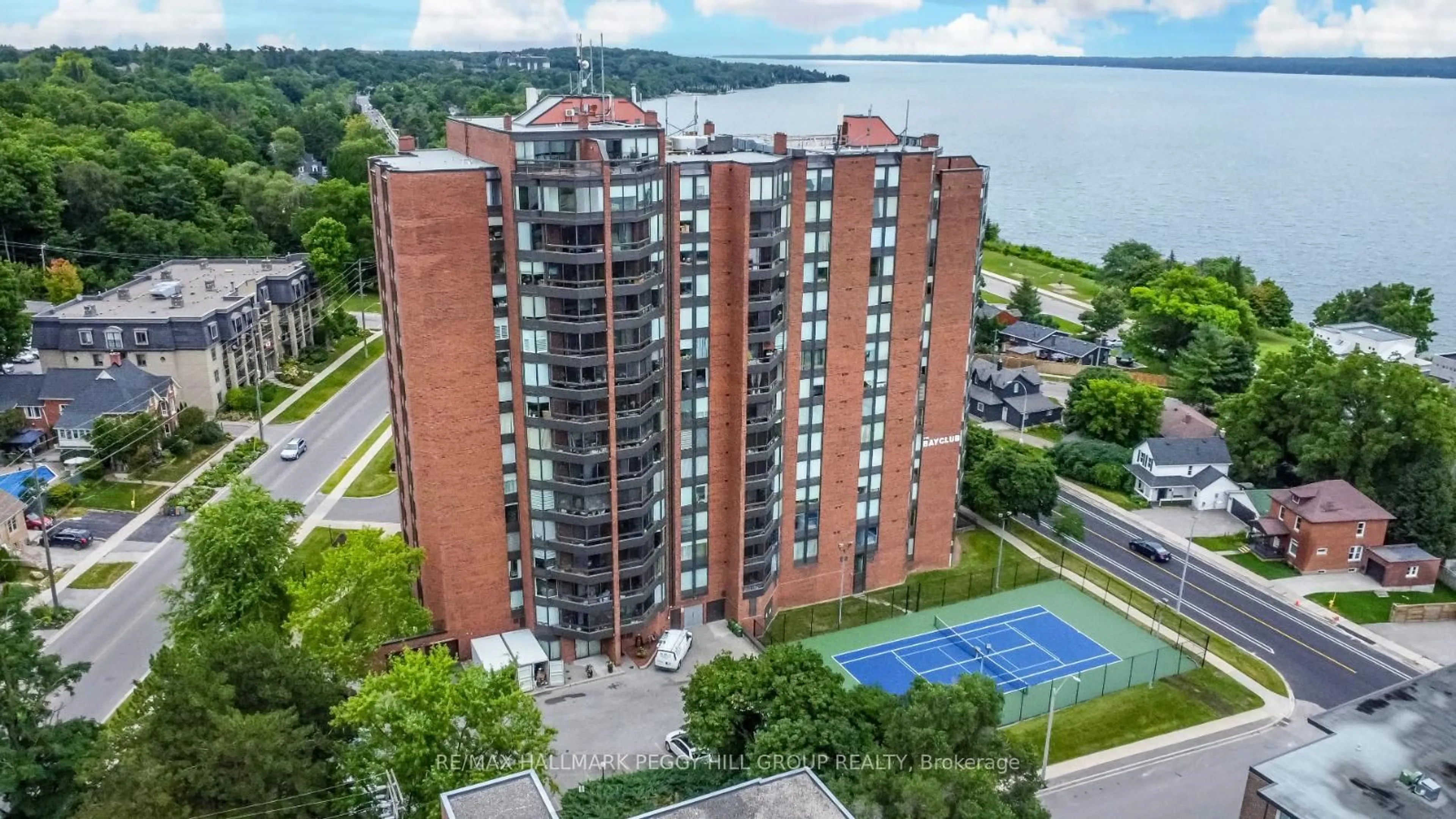 A pic from outside/outdoor area/front of a property/back of a property/a pic from drone, unknown for 181 Collier St #206, Barrie Ontario L4M 5L6