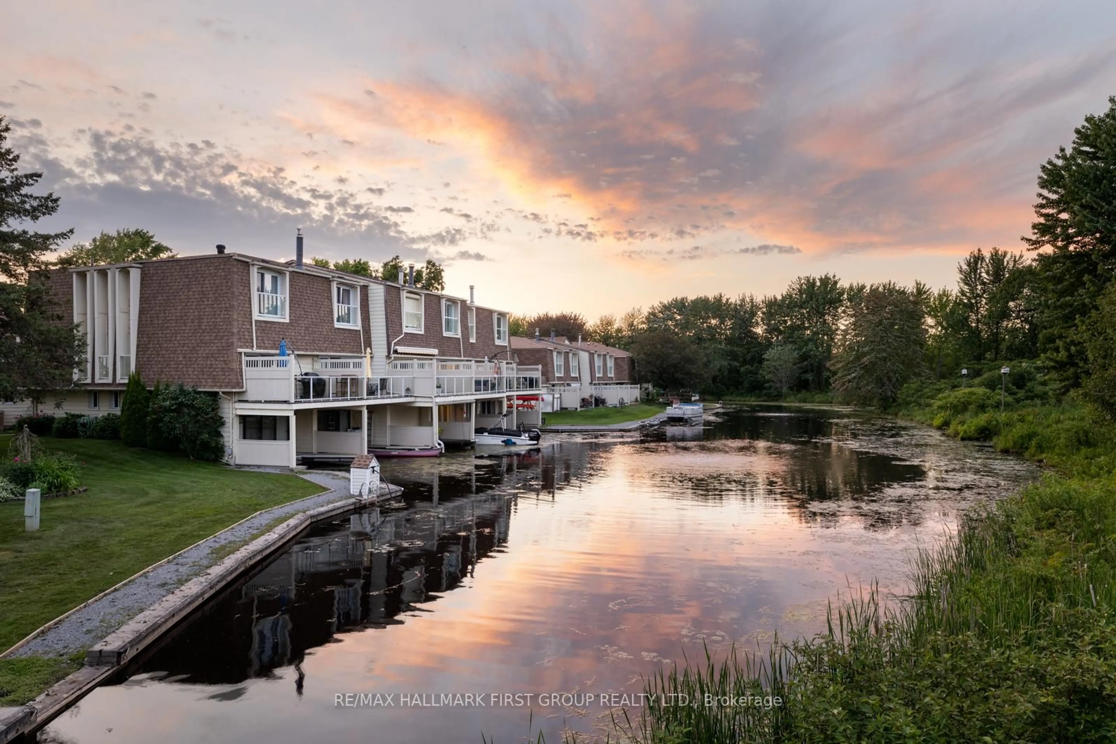 Blurry image for 4 Paradise Blvd #9, Ramara Ontario L0K 1B0