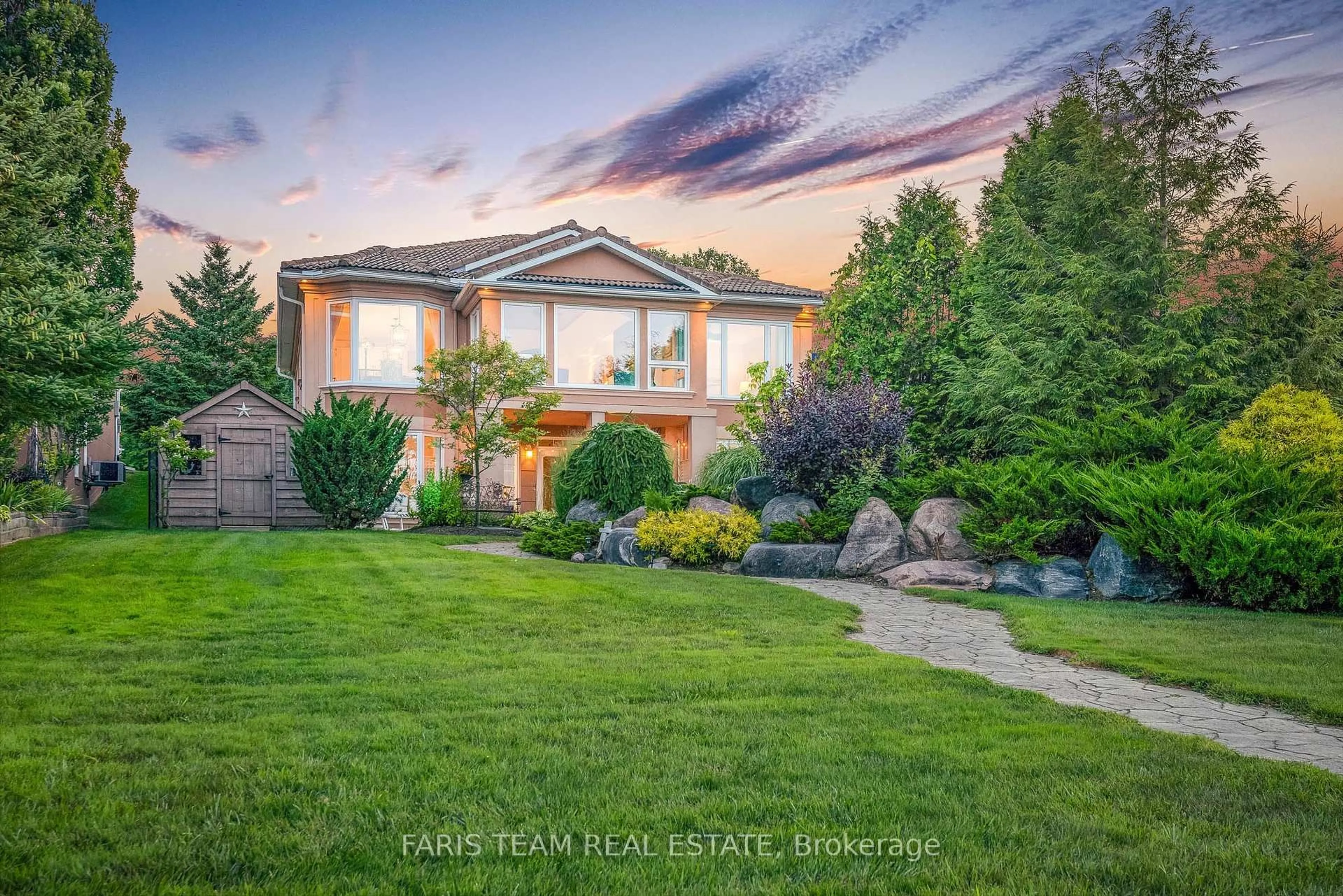 A pic from outside/outdoor area/front of a property/back of a property/a pic from drone, street for 325 Aberdeen Blvd, Midland Ontario L4R 5M9