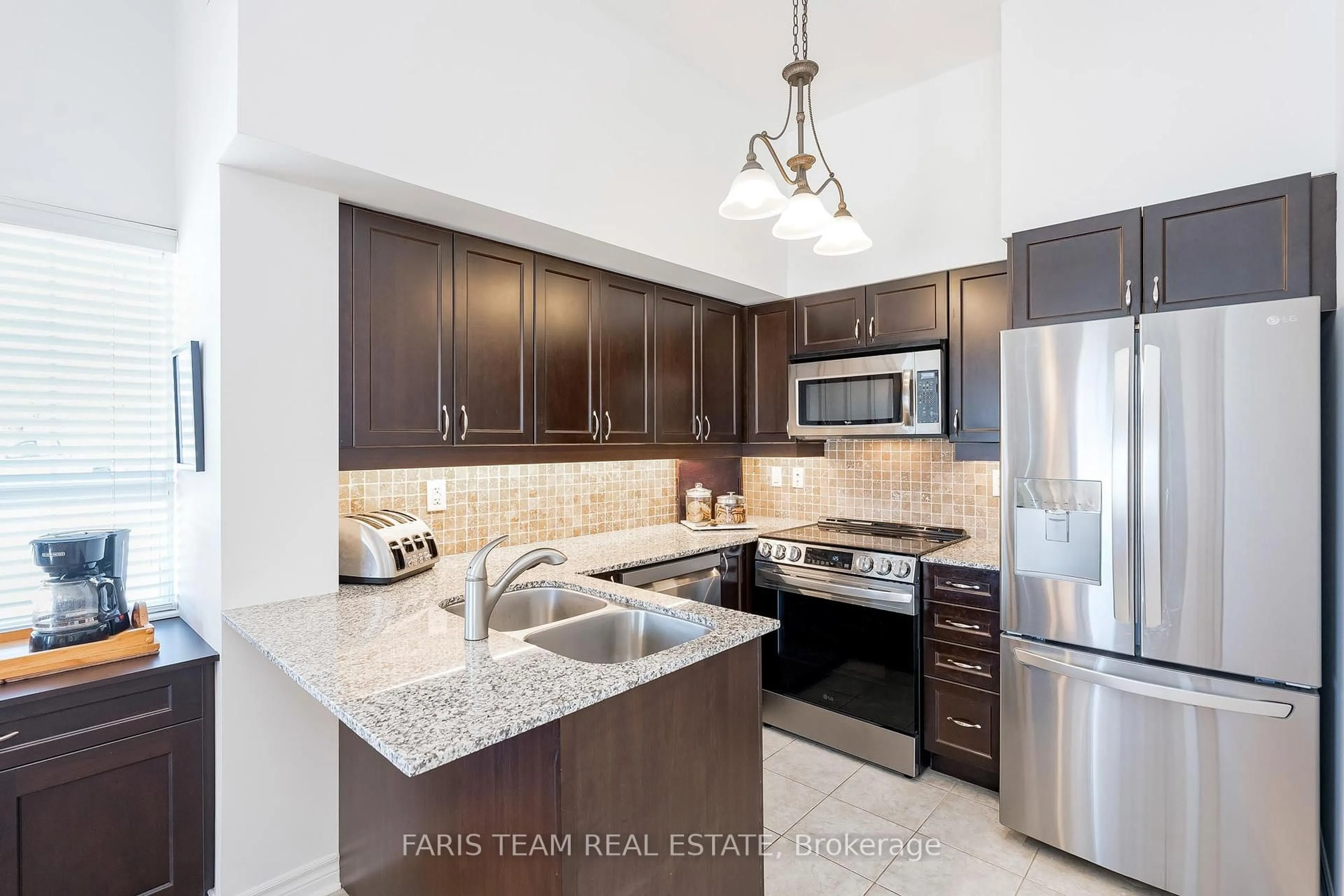Standard kitchen, ceramic/tile floor for 354 Atherley Rd #102, Orillia Ontario L3V 0B8