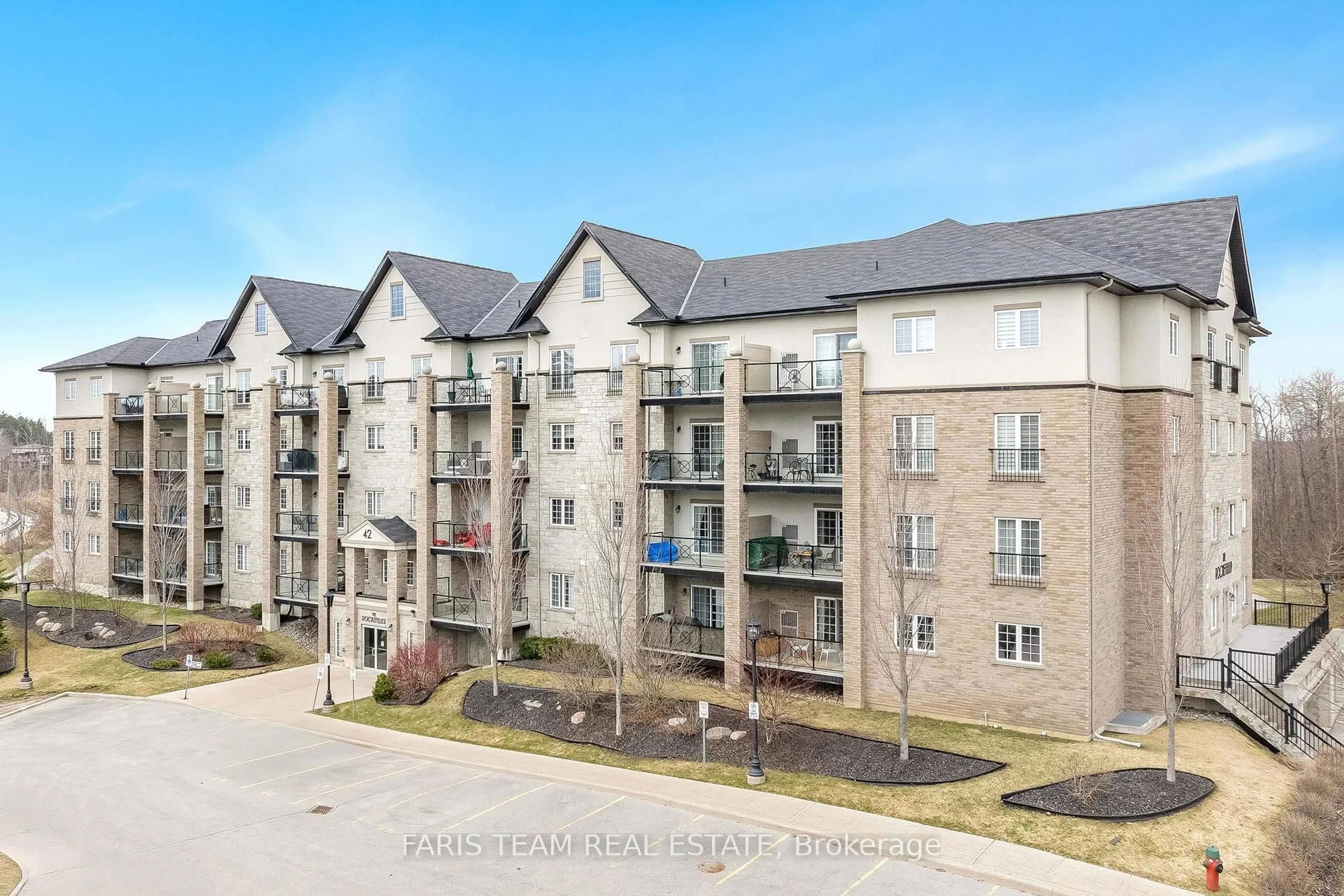 A pic from outside/outdoor area/front of a property/back of a property/a pic from drone, unknown for 42 Ferndale Dr #102, Barrie Ontario L4N 2M5