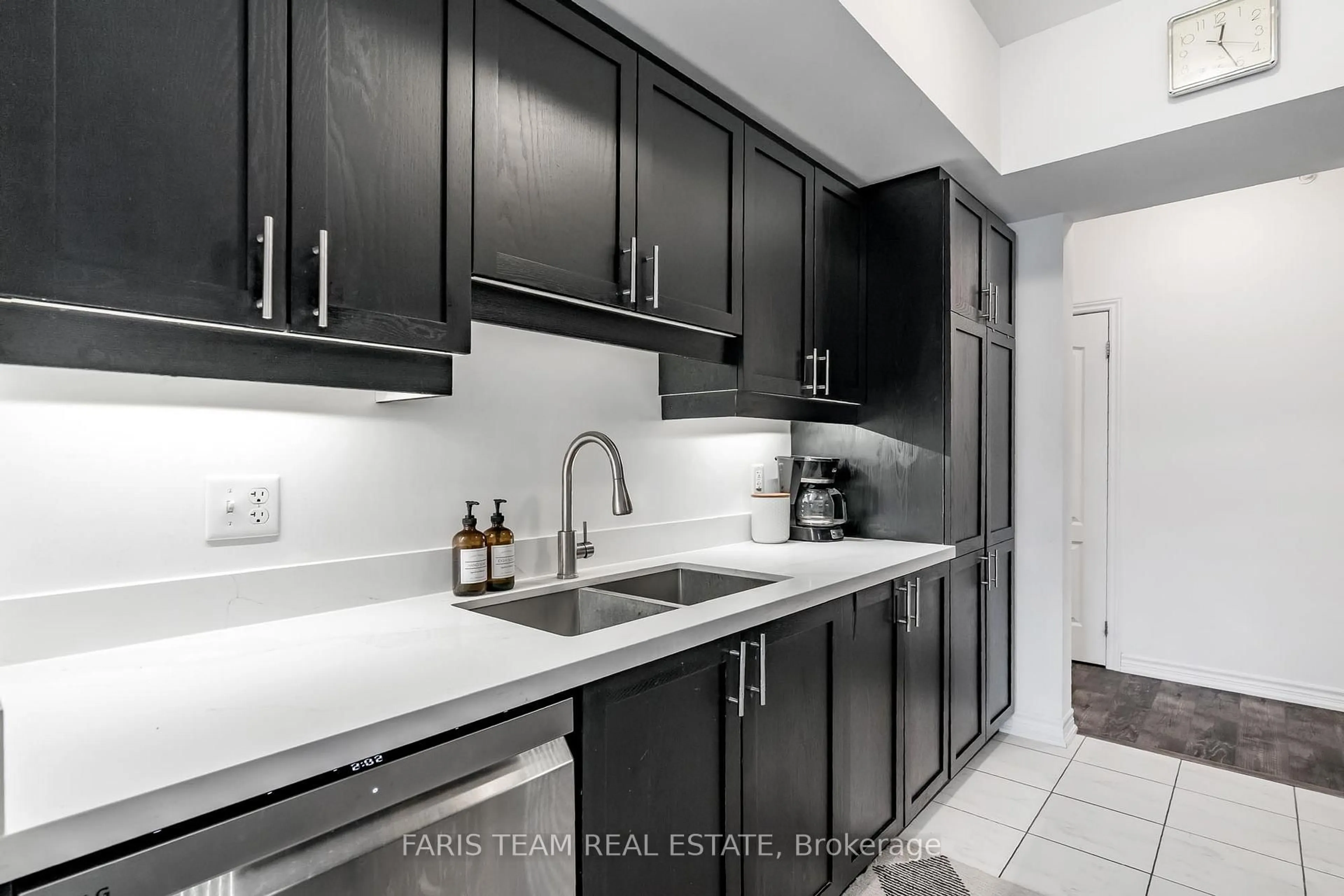 Standard kitchen, ceramic/tile floor for 42 Ferndale Dr #102, Barrie Ontario L4N 2M5