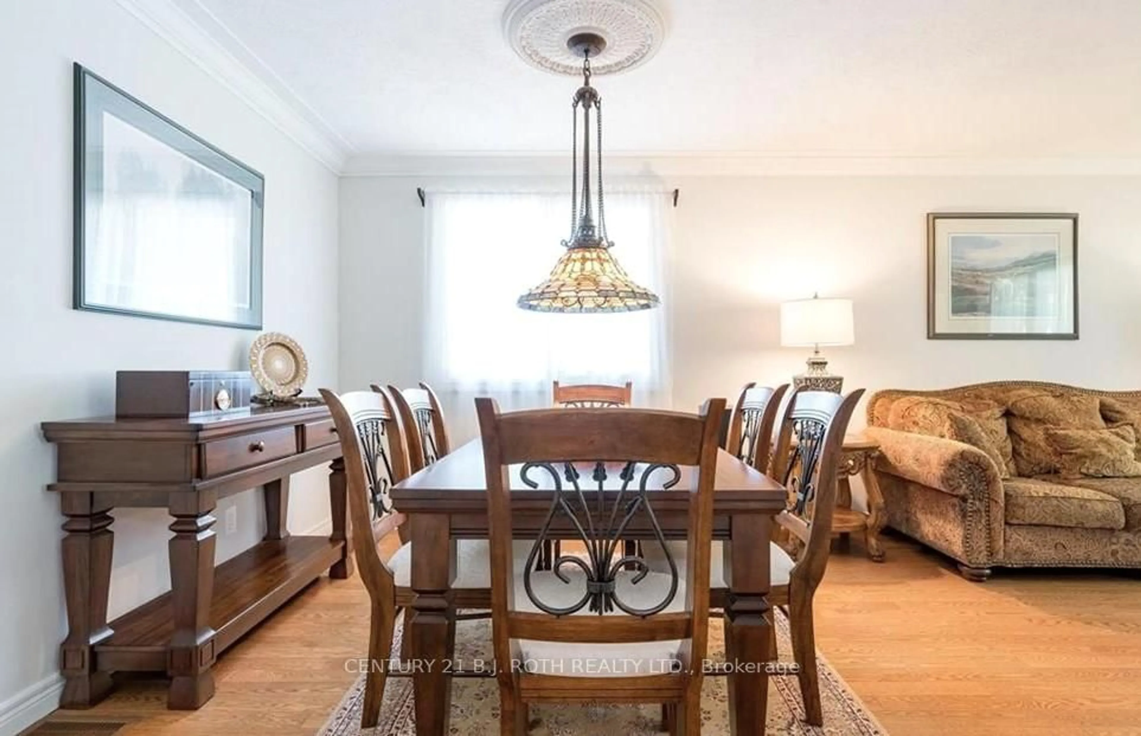 Dining room, wood/laminate floor for 233 Rose St, Barrie Ontario L4M 2V3