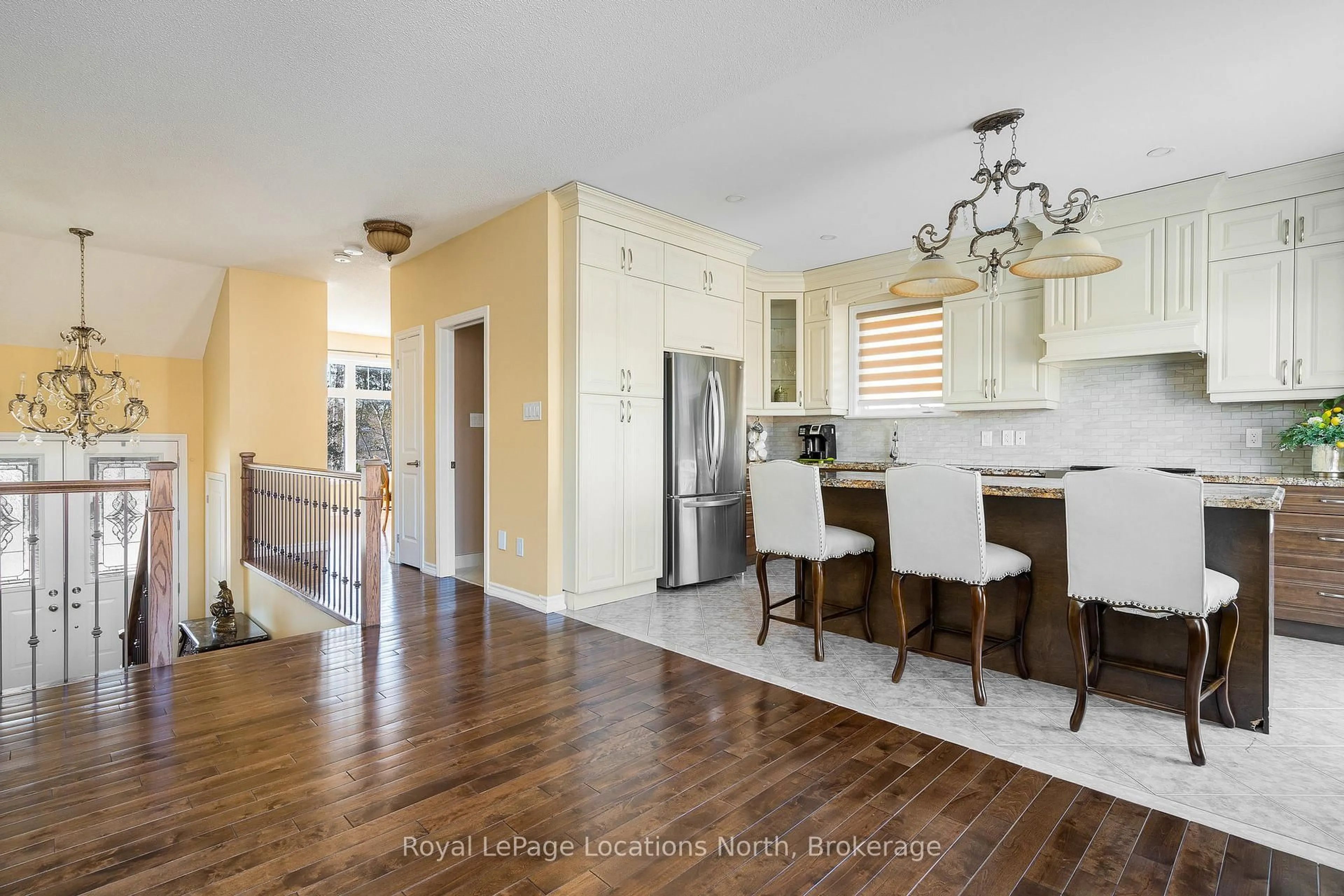 Open concept kitchen, unknown for 42 Cristiano Ave, Wasaga Beach Ontario L9Z 0H2