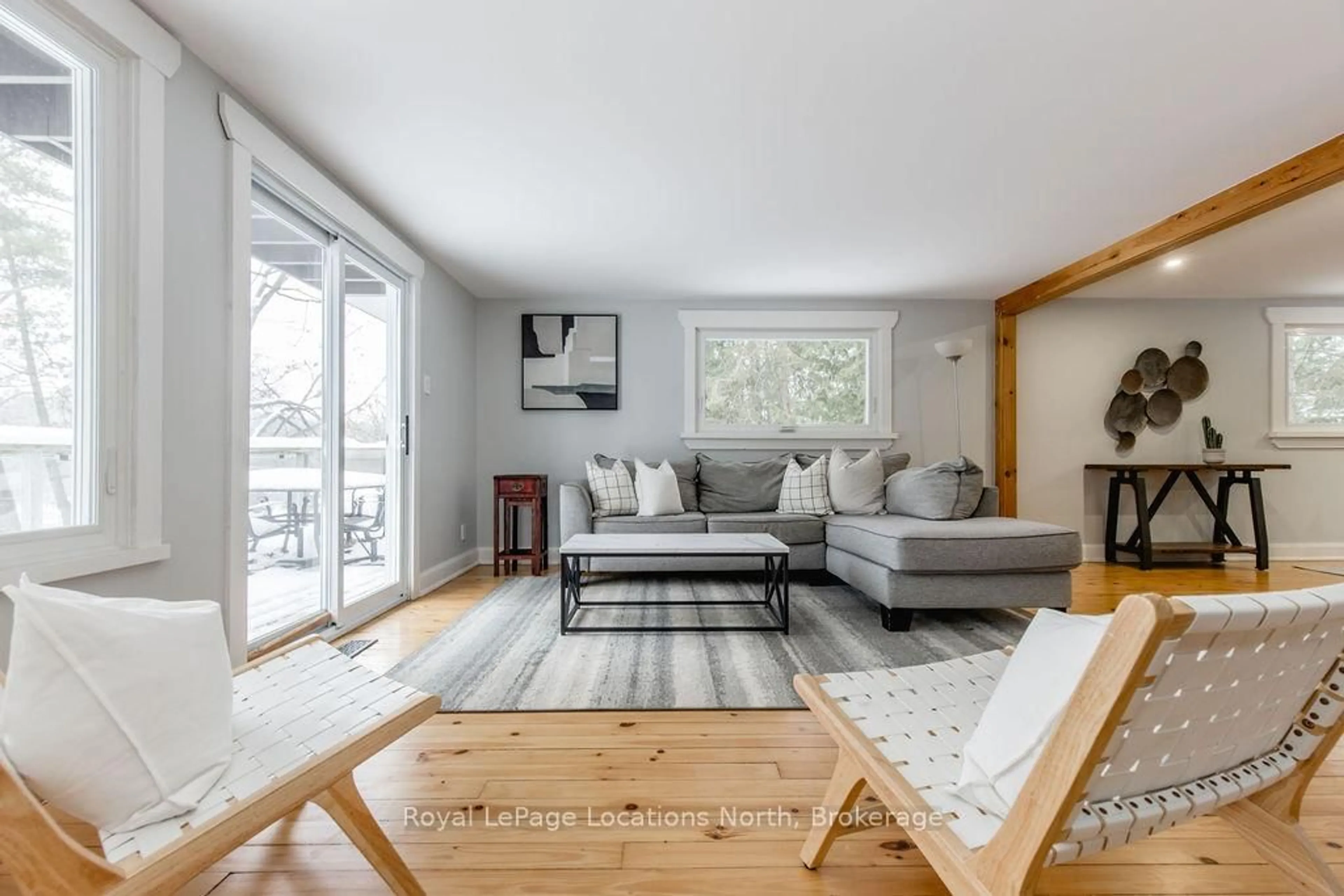 Living room with furniture, unknown for 157 WOODLAND Dr, Wasaga Beach Ontario L9Z 2V4