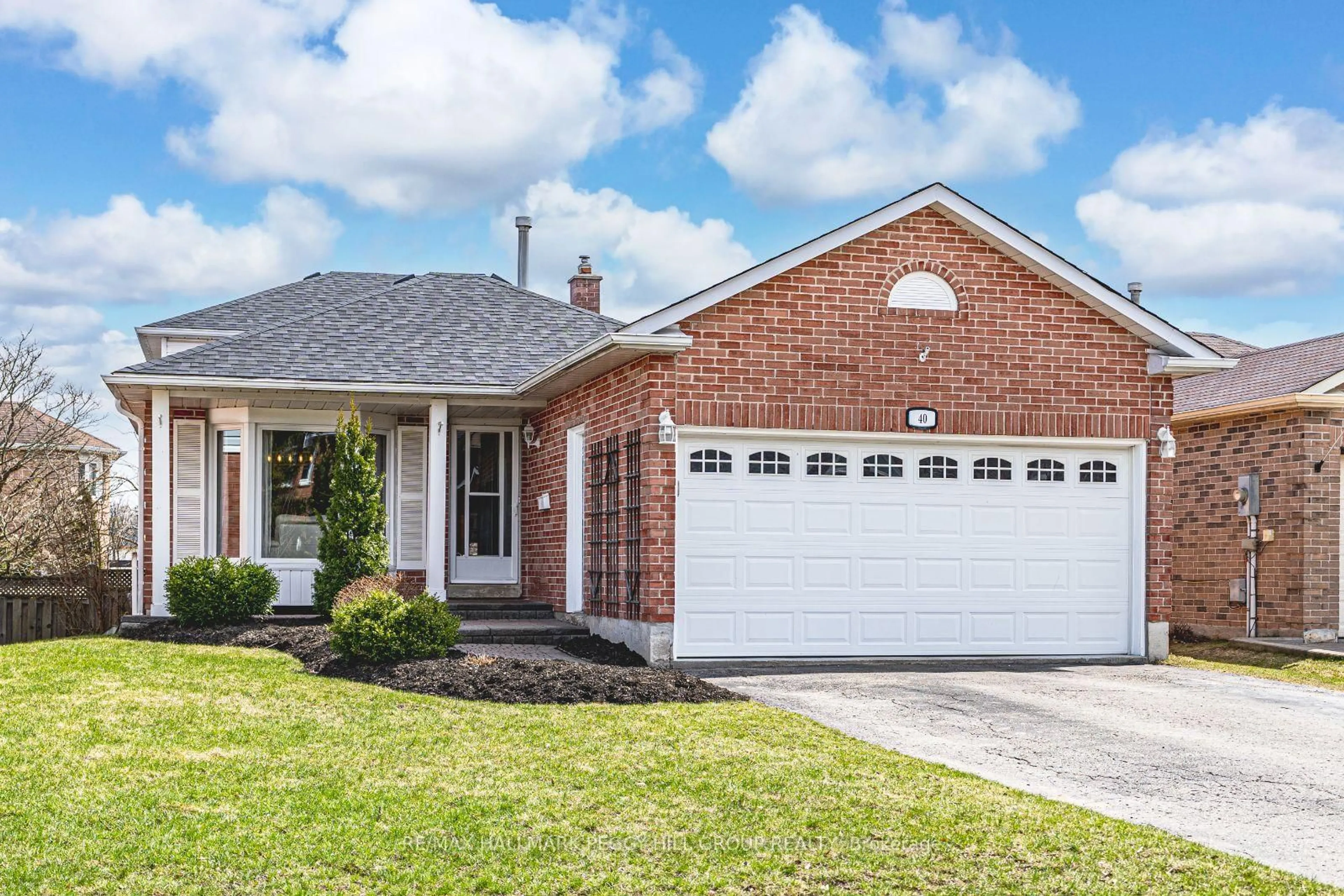 Home with brick exterior material, street for 40 Grasett Cres, Barrie Ontario L4N 6Z6