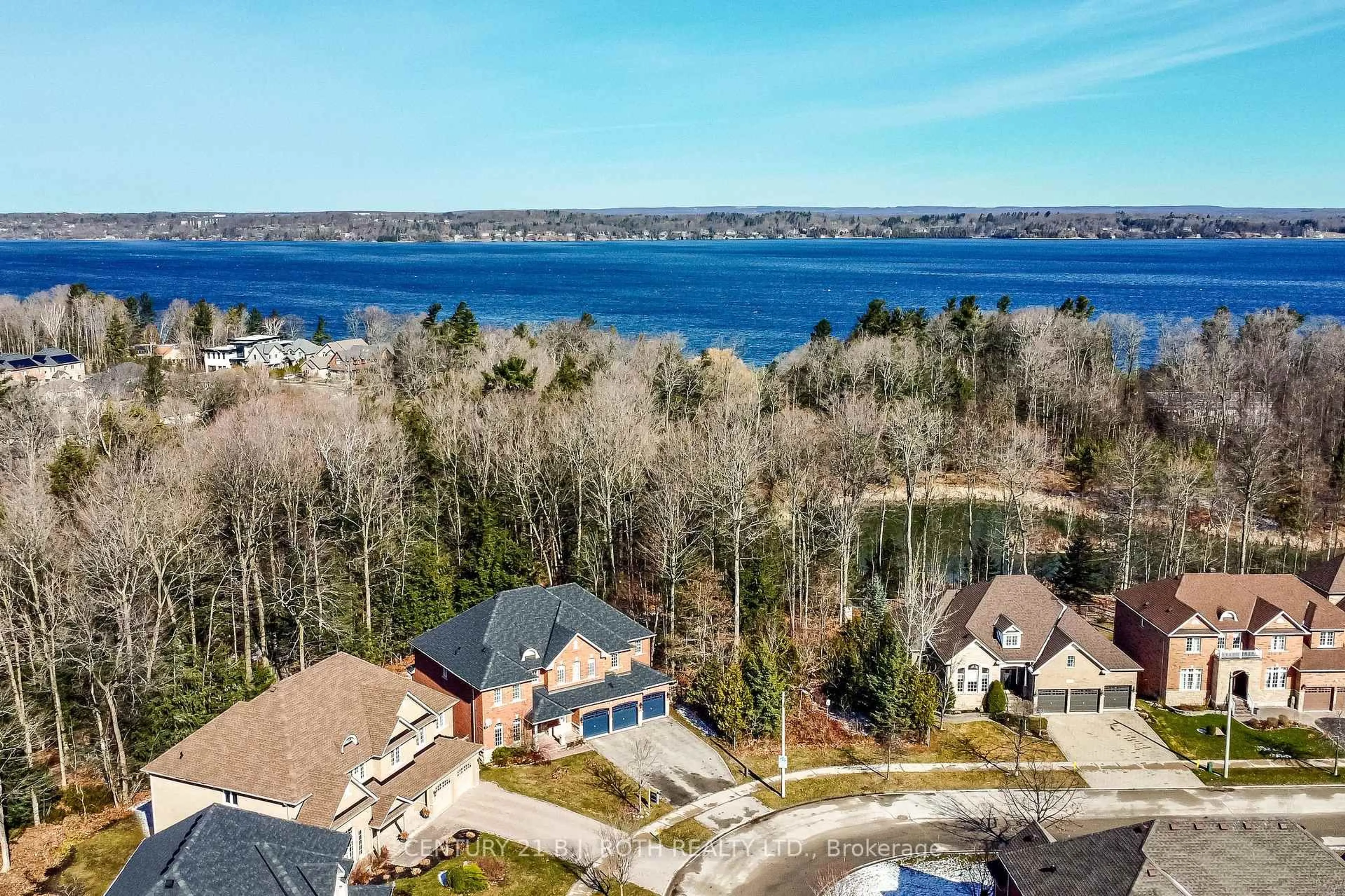 A pic from outside/outdoor area/front of a property/back of a property/a pic from drone, water/lake/river/ocean view for 38 Camelot Sq, Barrie Ontario L4M 0C3