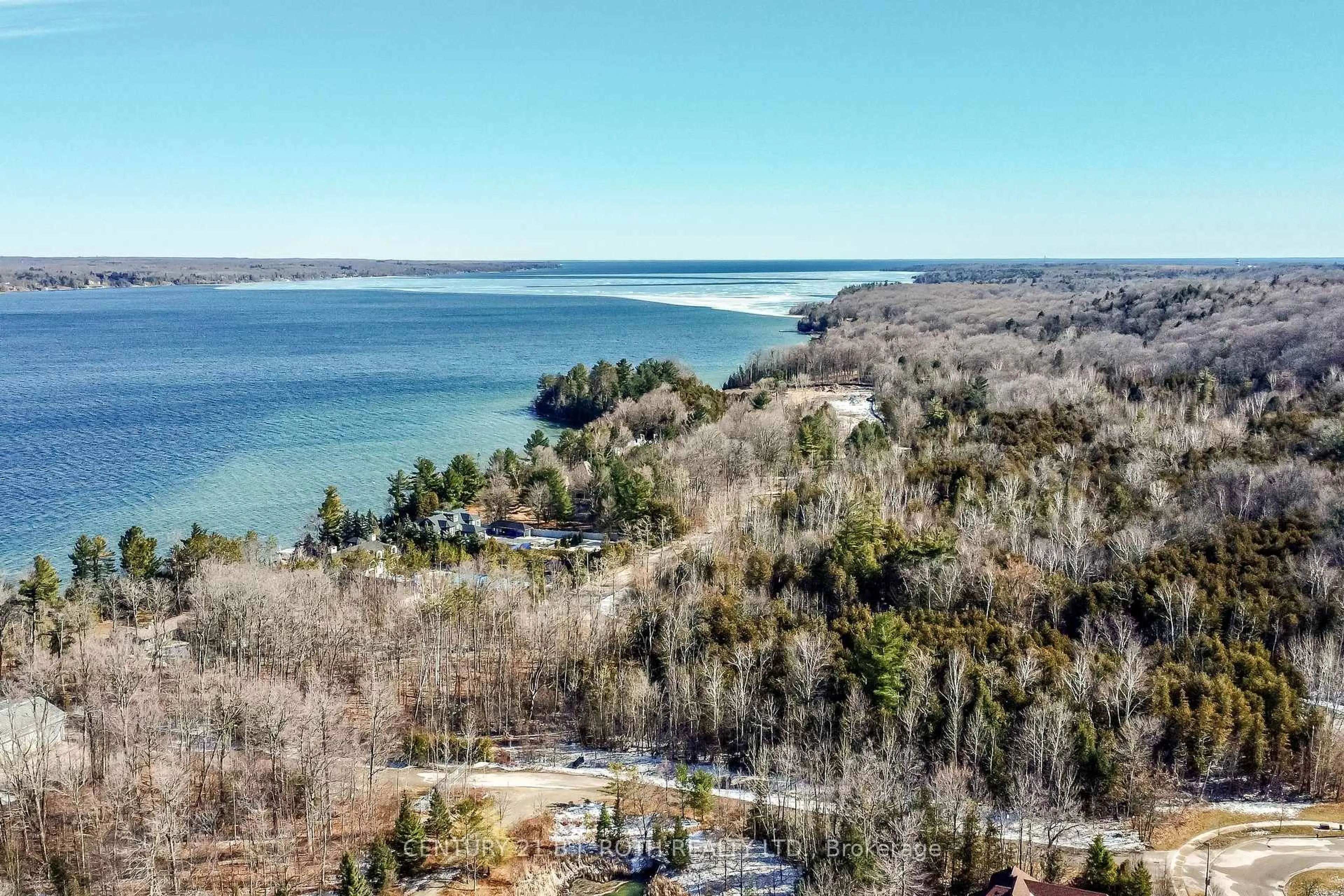 A pic from outside/outdoor area/front of a property/back of a property/a pic from drone, water/lake/river/ocean view for 38 Camelot Sq, Barrie Ontario L4M 0C3
