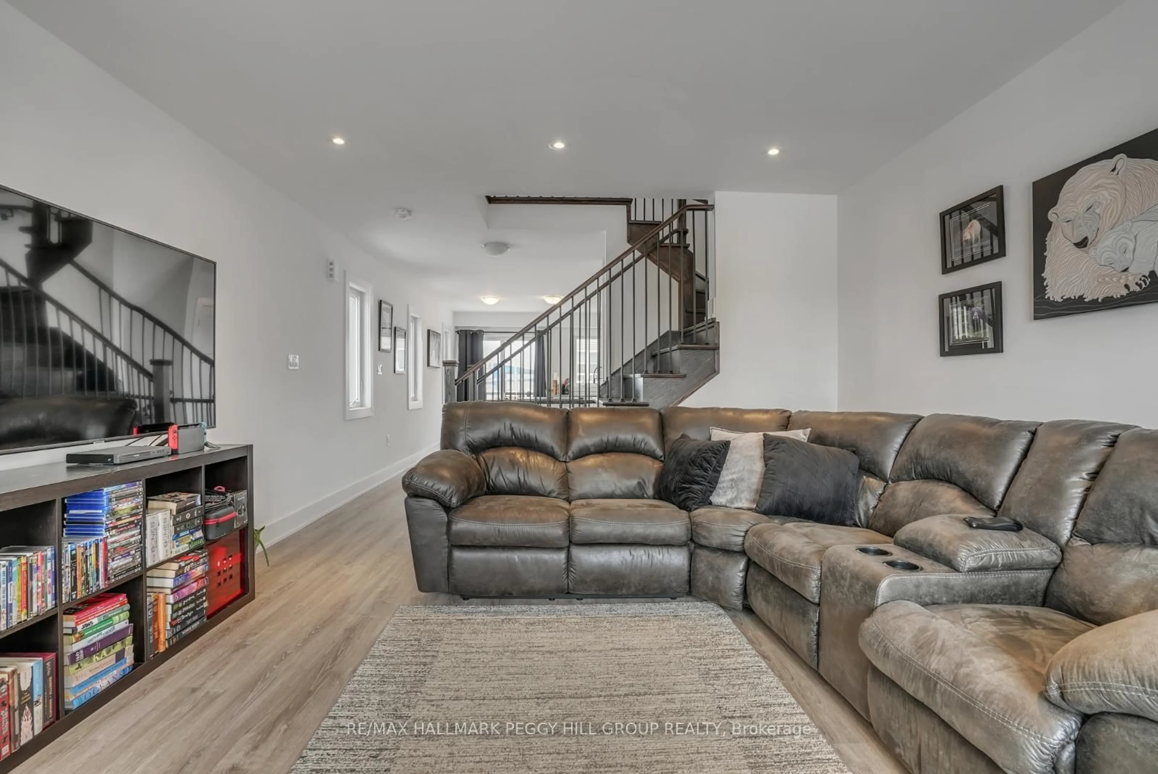 Living room with furniture, unknown for 30 Pumpkin Corner Cres, Barrie Ontario L9J 0T6