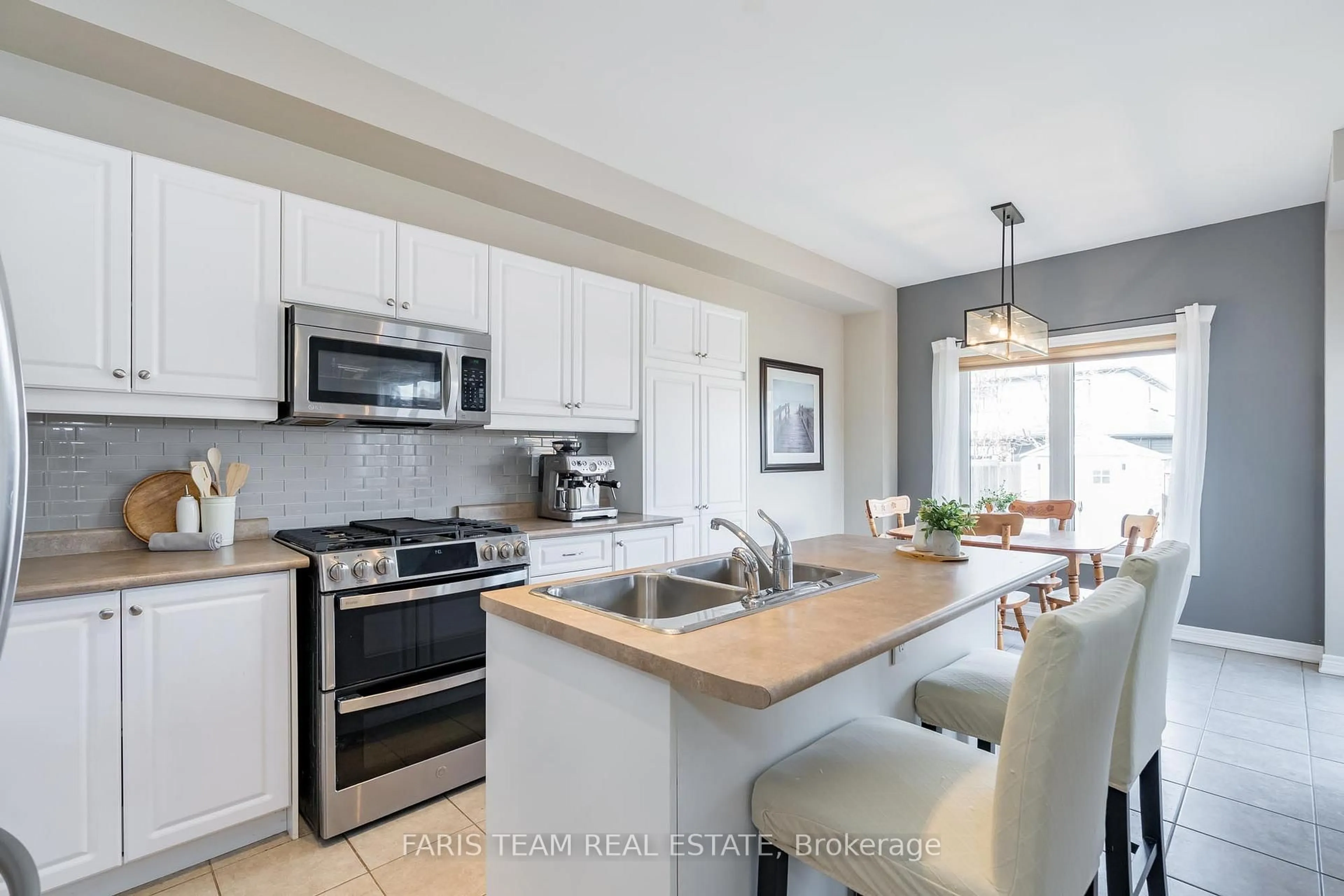 Open concept kitchen, unknown for 55 Robertson St, Collingwood Ontario L9Y 0X1