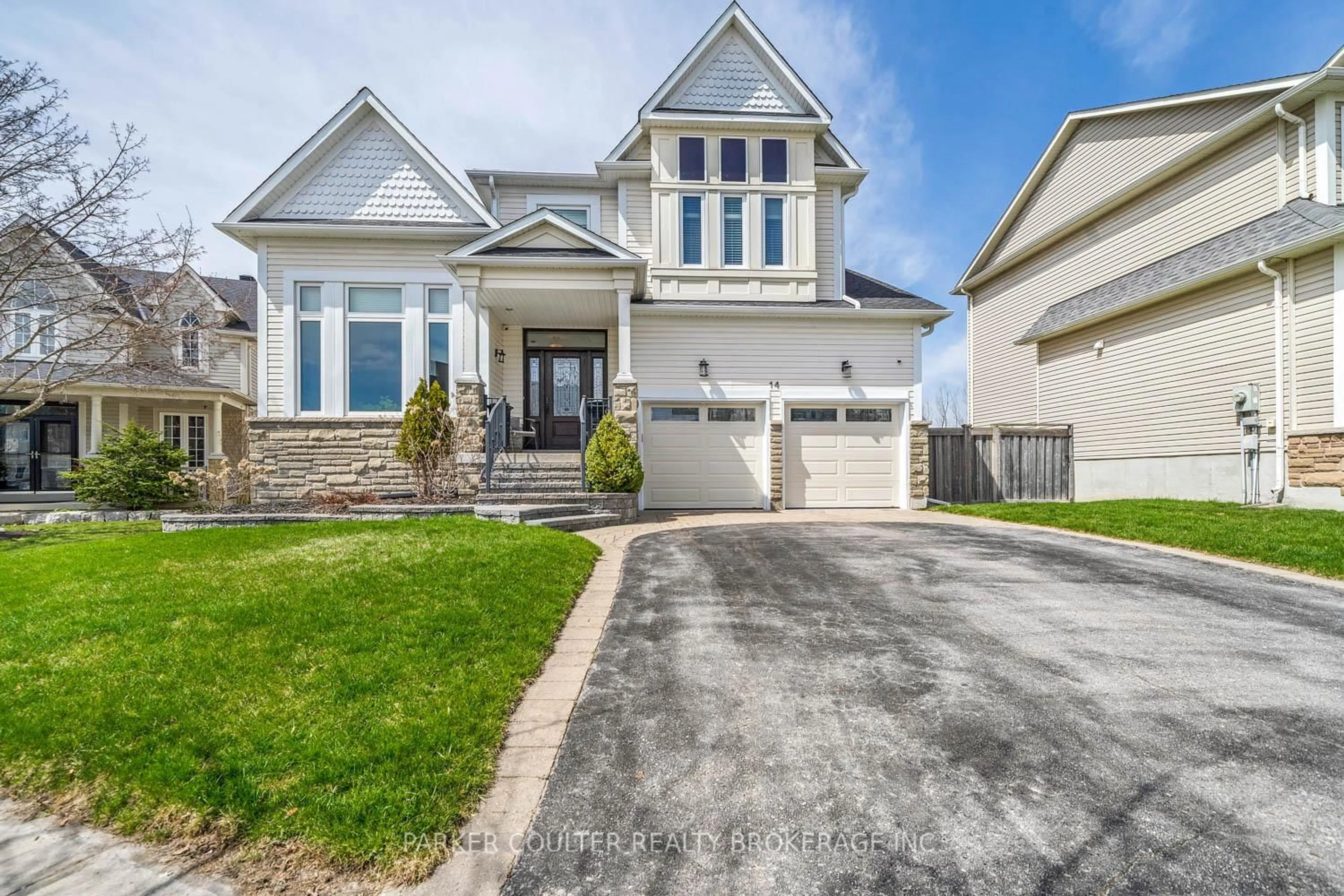 Home with vinyl exterior material, street for 14 Regalia Way, Barrie Ontario L4M 7H7