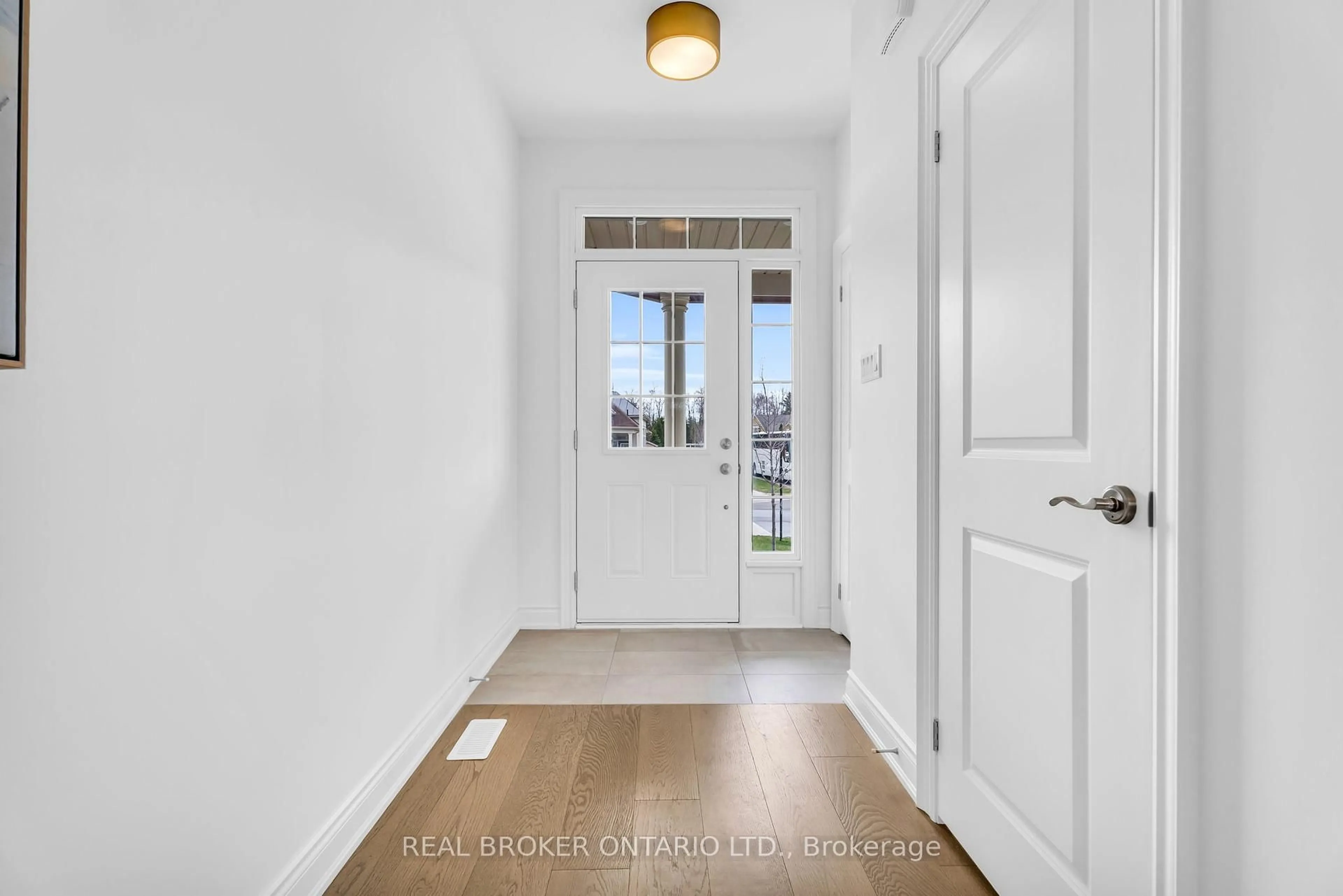 Indoor entryway for 42 Little River Crossin N/A, Wasaga Beach Ontario L9Z 0J9