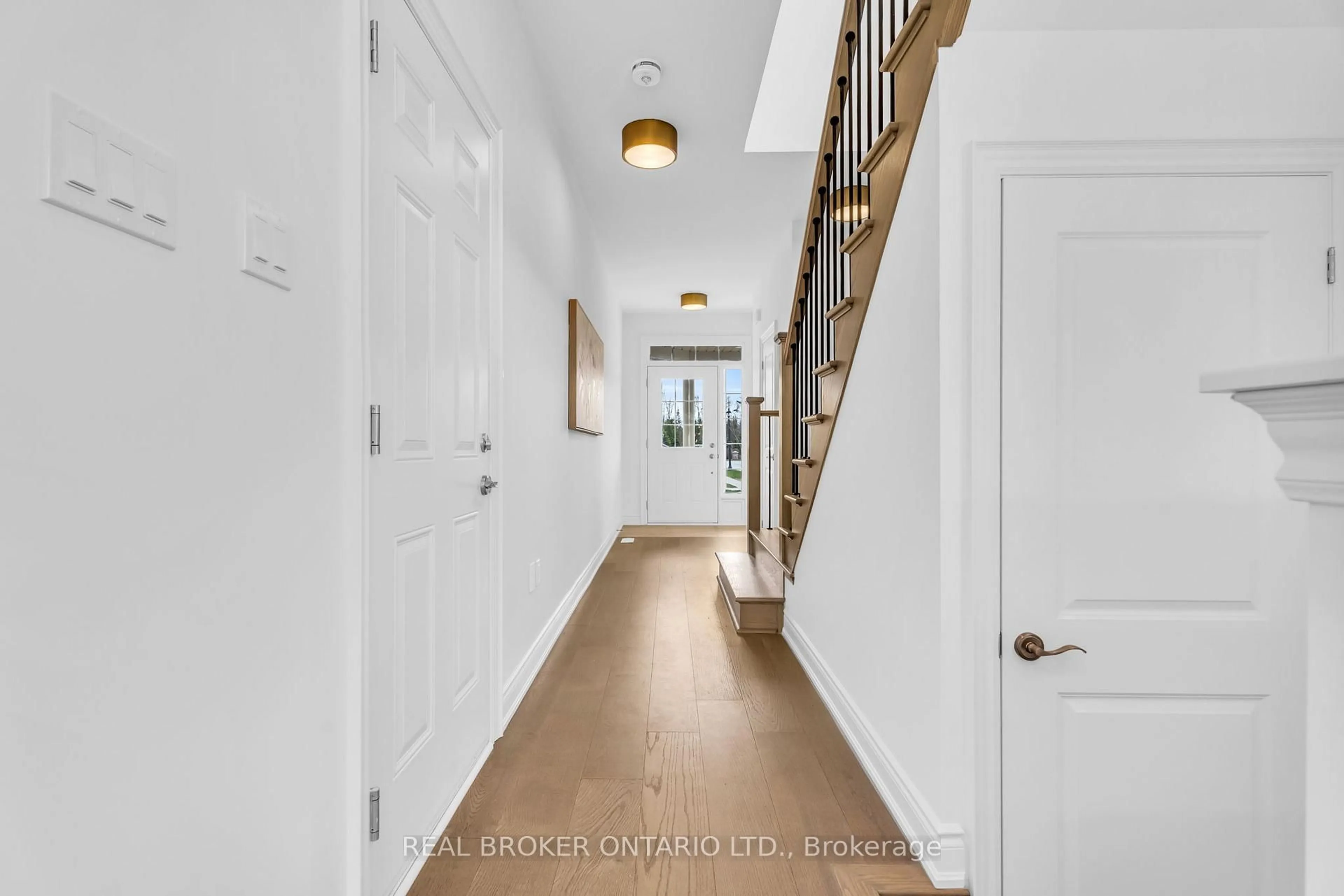 Indoor entryway for 42 Little River Crossin N/A, Wasaga Beach Ontario L9Z 0J9