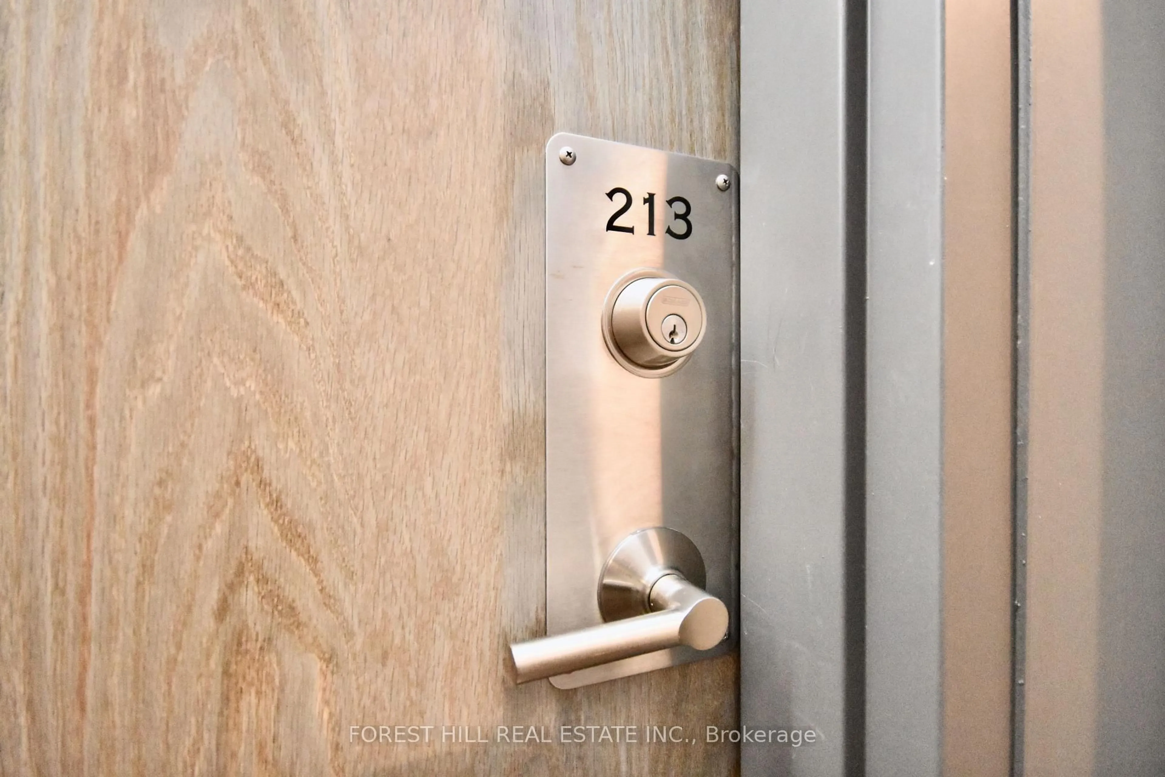 Indoor entryway for 21 Matchedash St #213, Orillia Ontario L3V 4W4