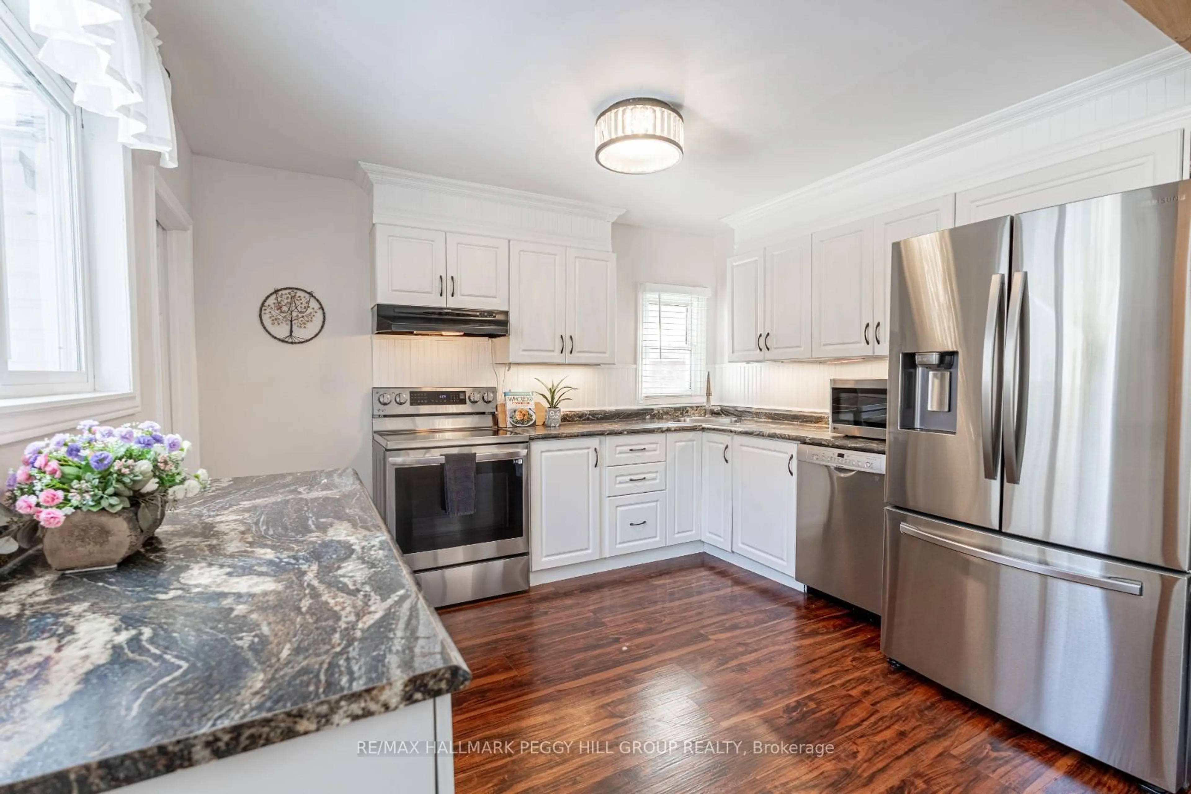 Open concept kitchen, ceramic/tile floor for 210 Southview Rd, Barrie Ontario L4N 3X7