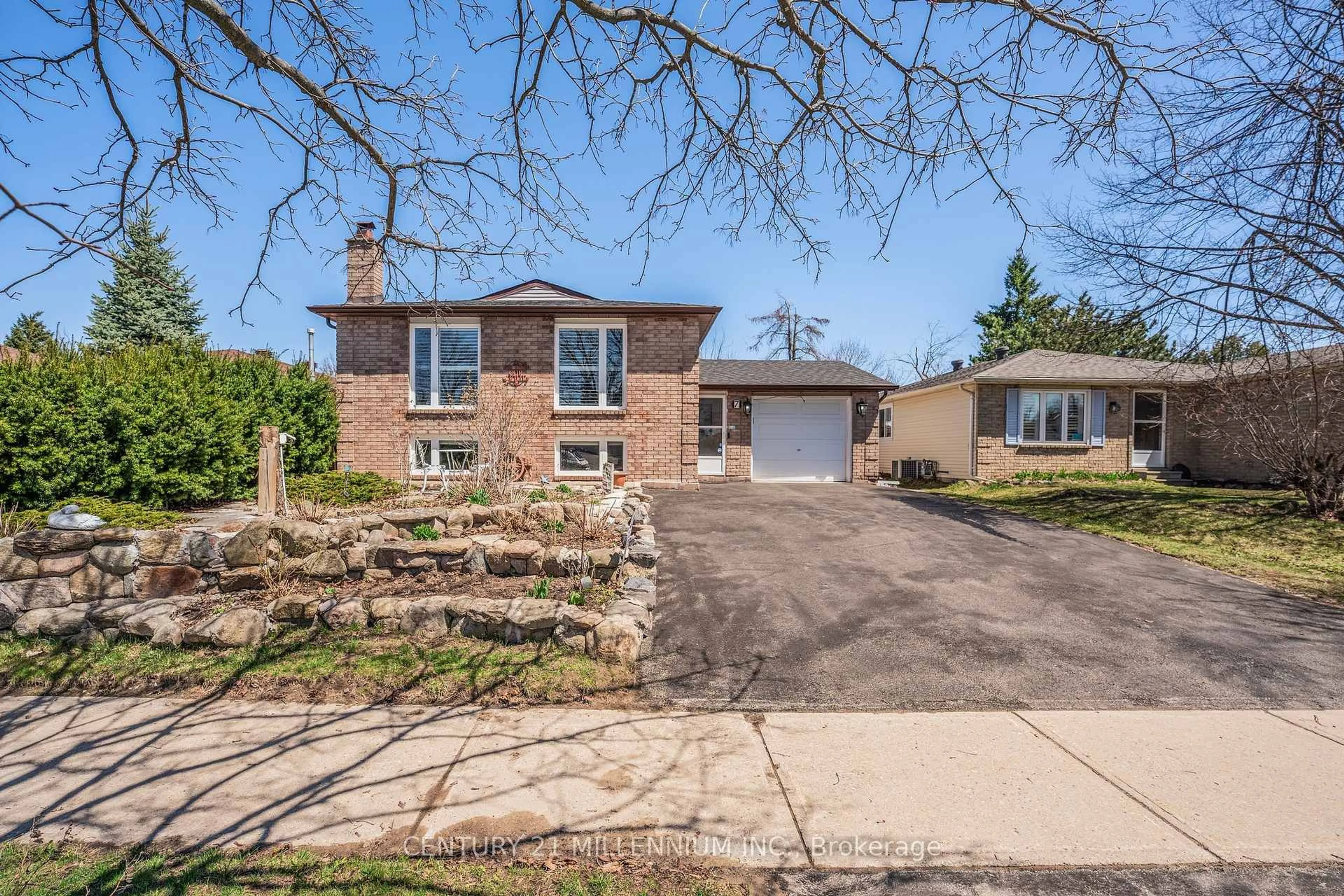 Home with brick exterior material, street for 7 Coles St, Barrie Ontario L4N 5W5