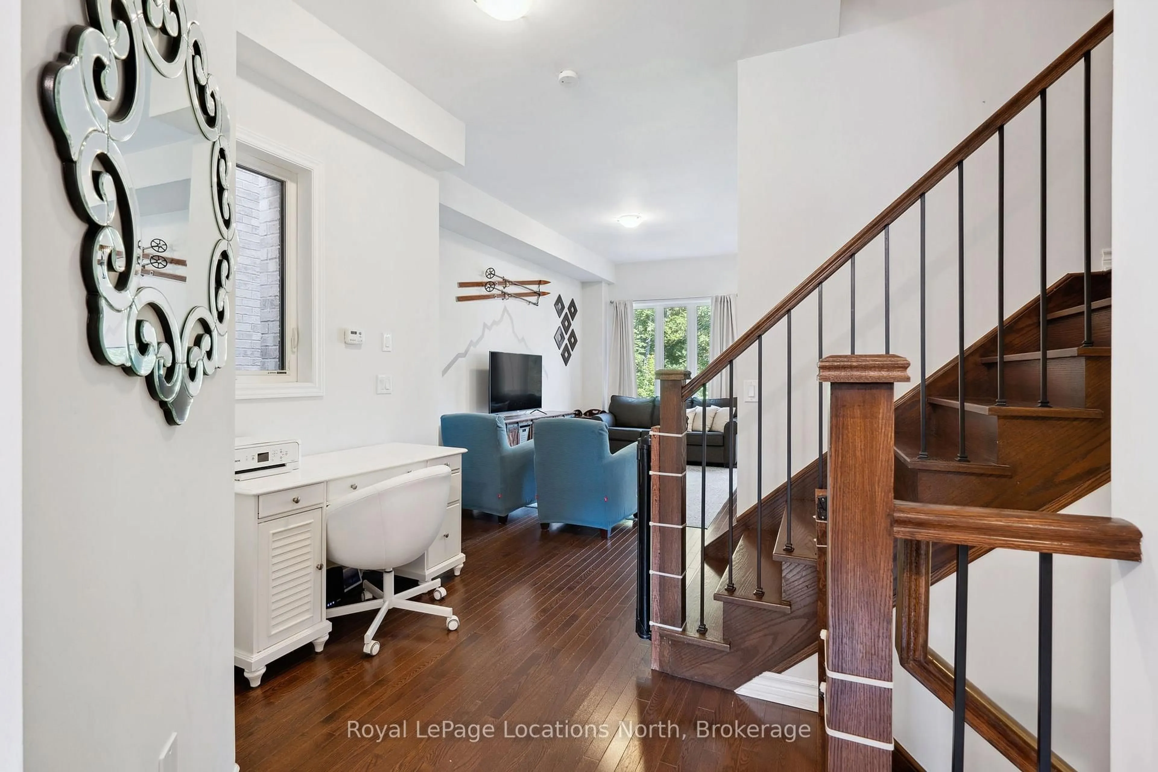 Indoor entryway for 6 BLASI Crt, Wasaga Beach Ontario L9Z 0H3