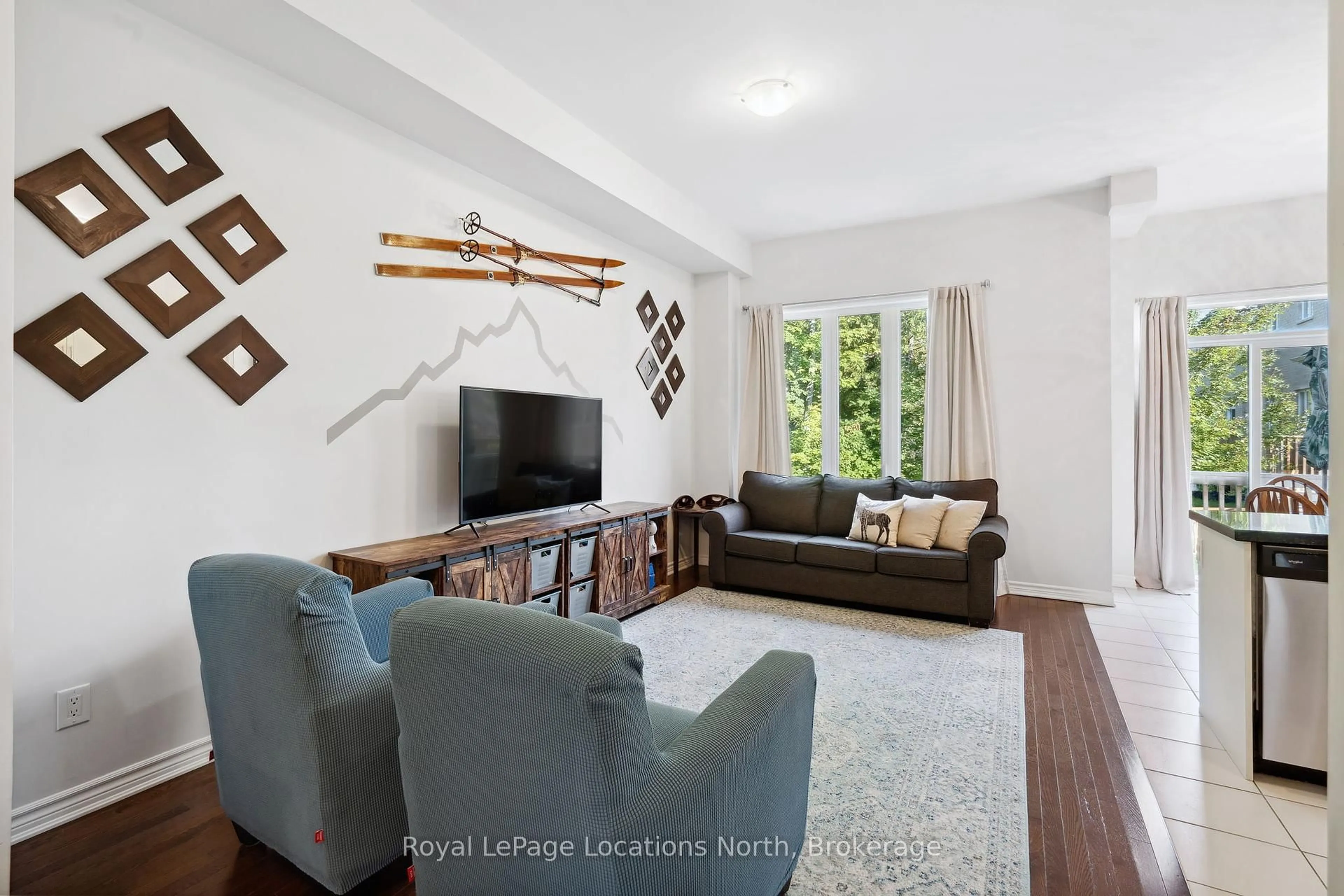 Living room with furniture, unknown for 6 BLASI Crt, Wasaga Beach Ontario L9Z 0H3