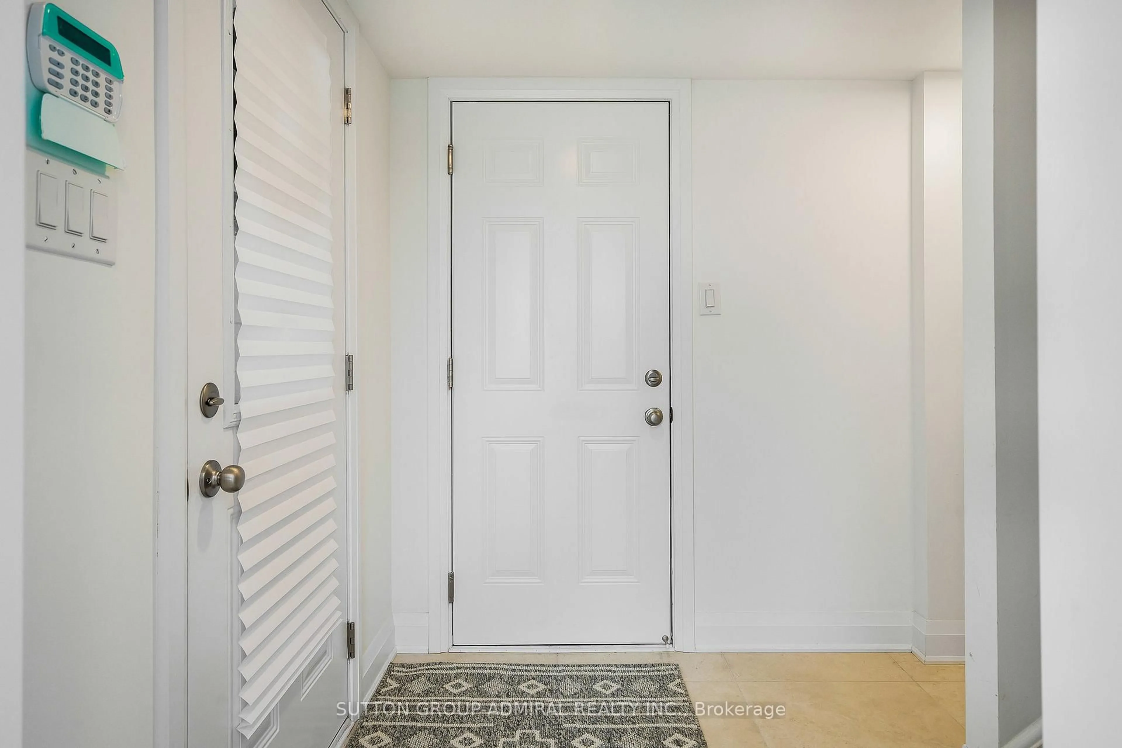 Indoor entryway for 86 Sandhill Crane Dr, Wasaga Beach Ontario L9Z 0K4